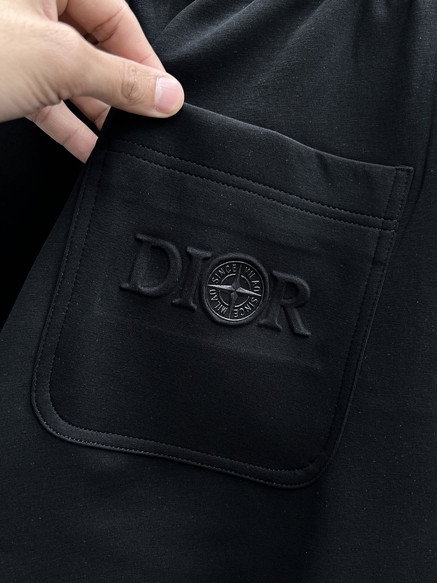 High-End TOU Dior 2025 Leisure Pants with Golden Embroidery Logo and Tailor-Made Faceware - 图片 7