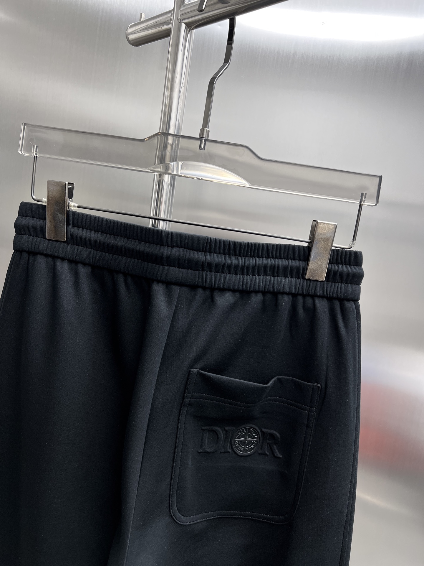High-End TOU Dior 2025 Leisure Pants with Golden Embroidery Logo and Tailor-Made Faceware - 图片 6