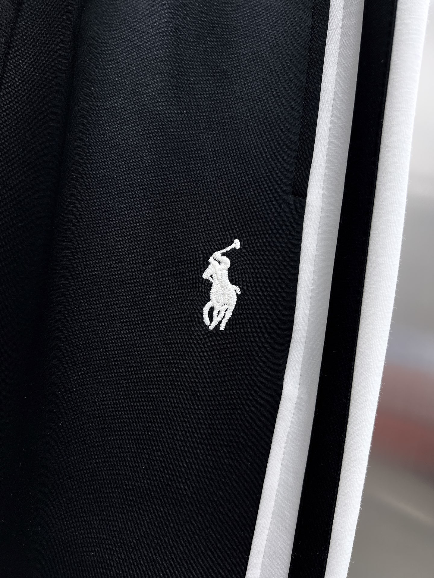 TOU Paullav 2025: High-End Leisure Pants with Tailor-Made Fabric & Impeccable Design - 图片 5