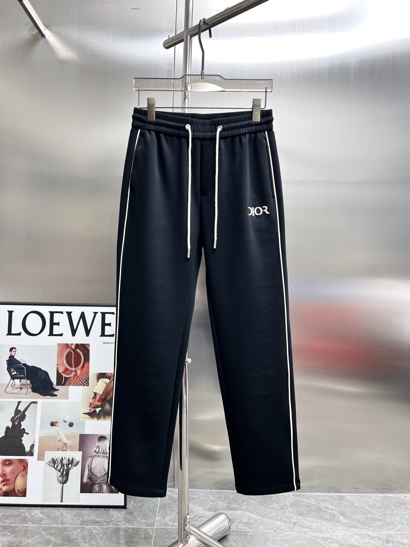 “High-End Dior 2025 Leisure Pants: Golden Embroidery, Tailor-Made Fabric, Premium Quality” - 图片 1