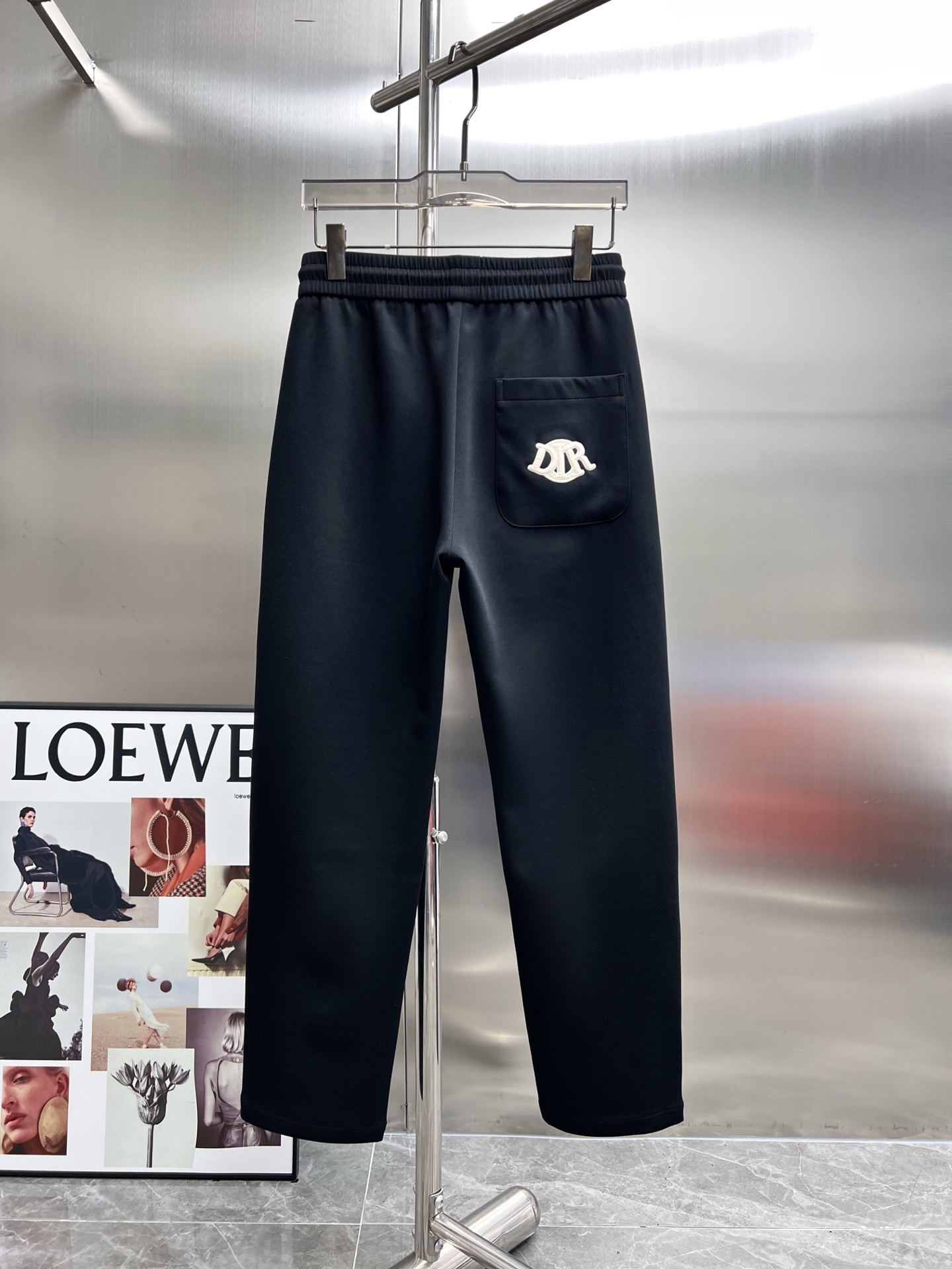 “High-End Dior 2025 Leisure Pants: Golden Embroidery, Tailor-Made Fabric, Premium Quality” - 图片 2
