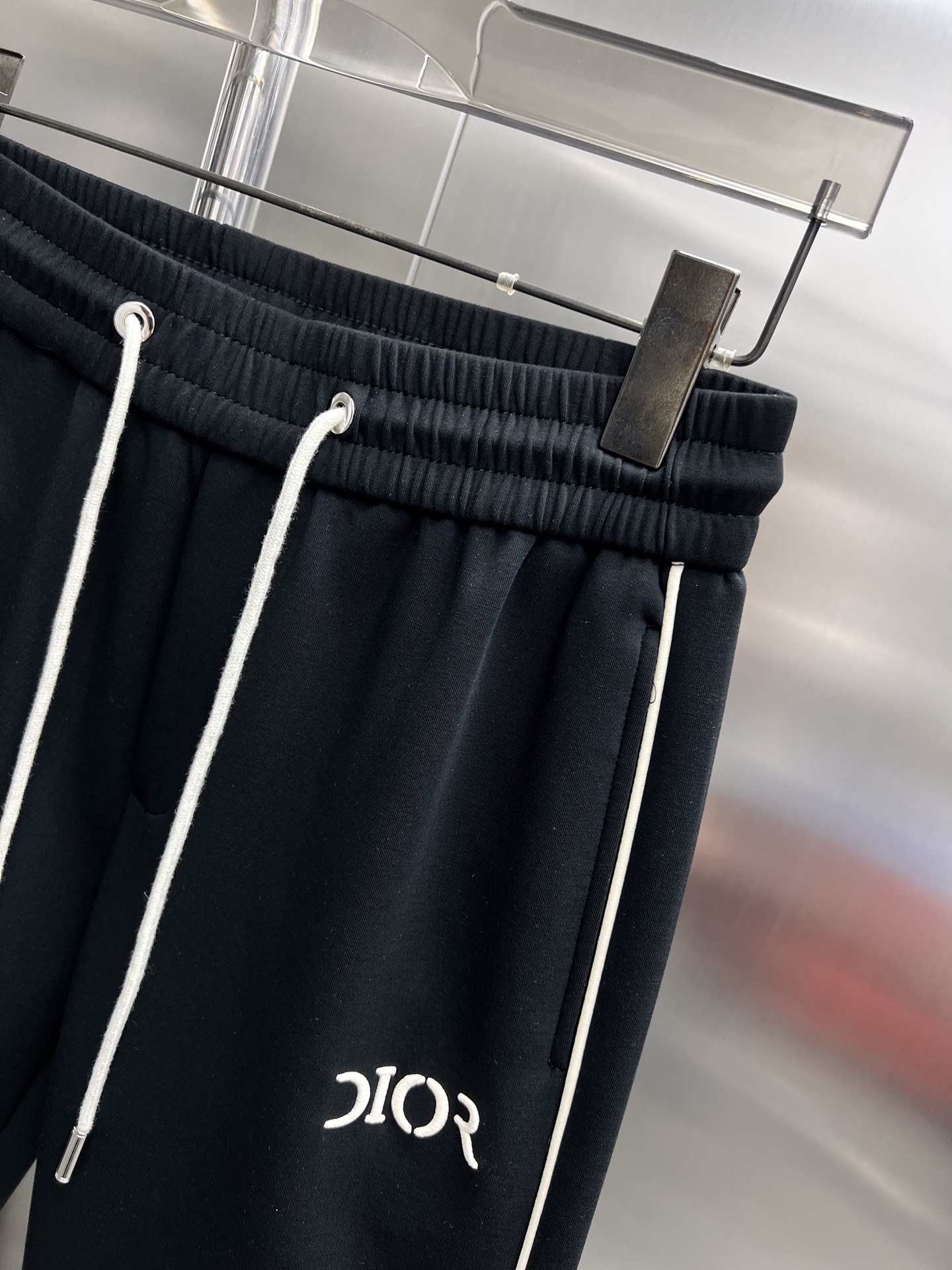 “High-End Dior 2025 Leisure Pants: Golden Embroidery, Tailor-Made Fabric, Premium Quality” - 图片 4