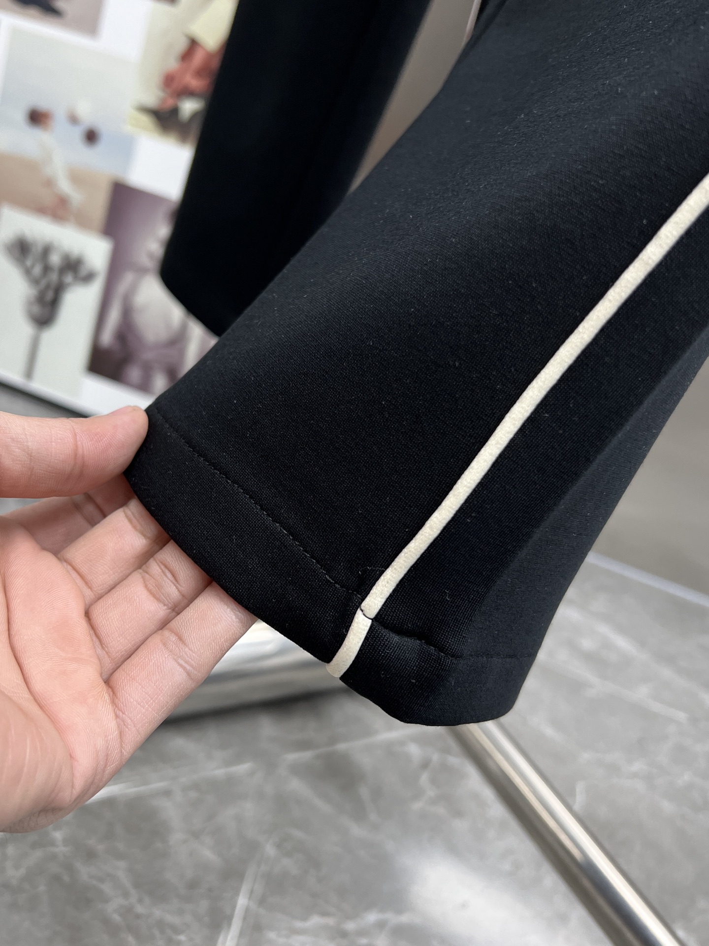 “High-End Dior 2025 Leisure Pants: Golden Embroidery, Tailor-Made Fabric, Premium Quality” - 图片 9