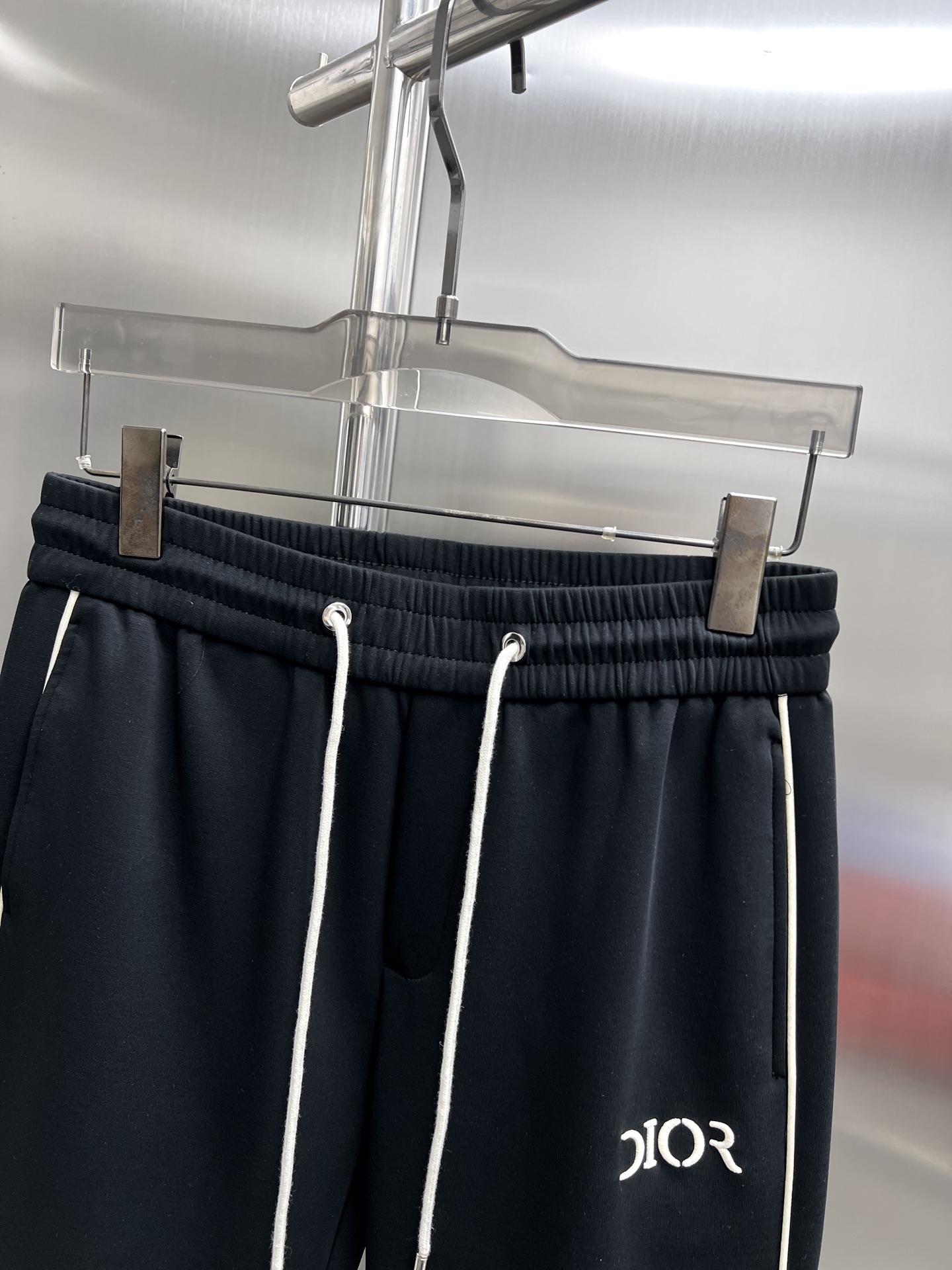 “High-End Dior 2025 Leisure Pants: Golden Embroidery, Tailor-Made Fabric, Premium Quality” - 图片 3