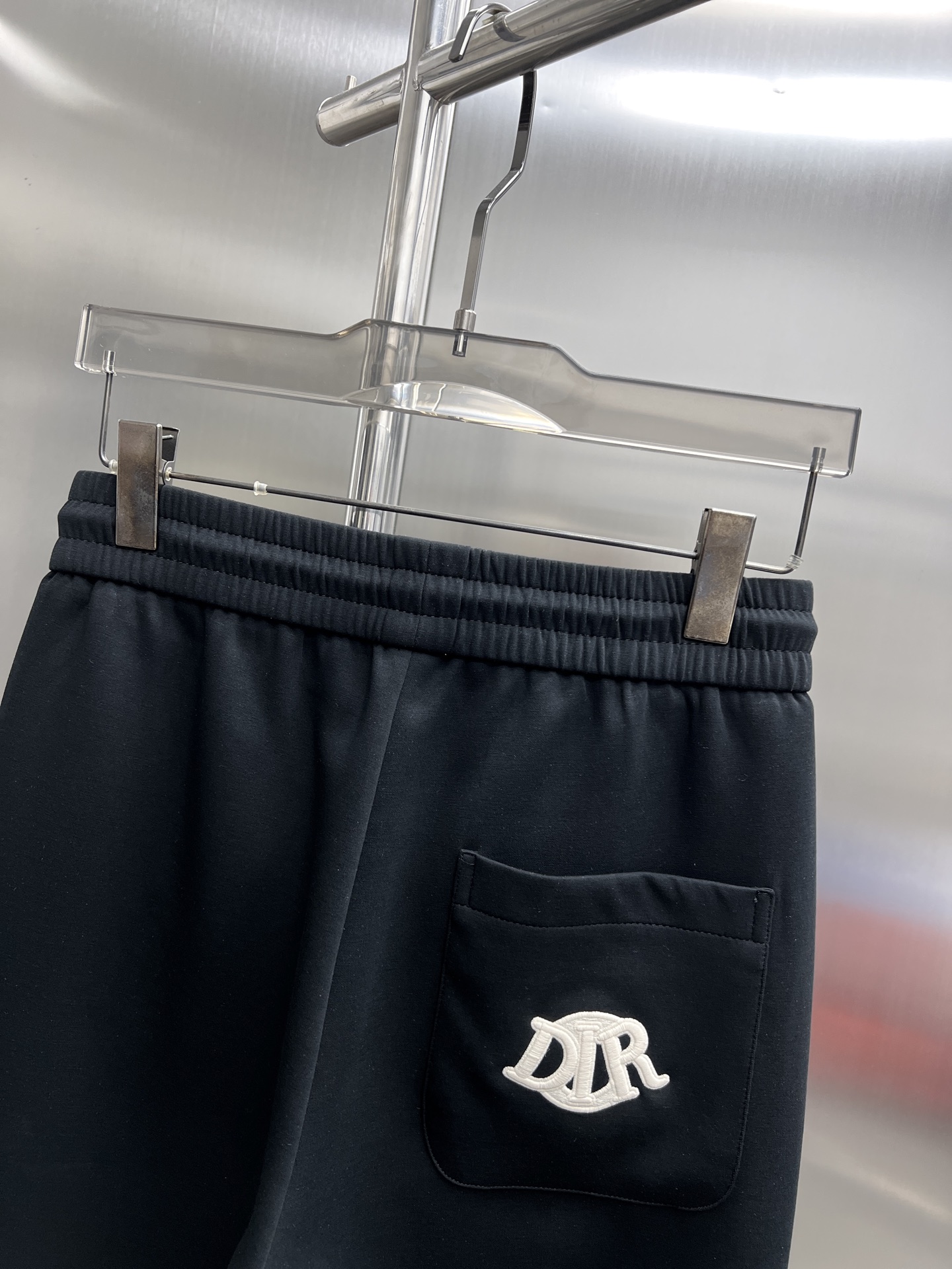 “High-End Dior 2025 Leisure Pants: Golden Embroidery, Tailor-Made Fabric, Premium Quality” - 图片 6