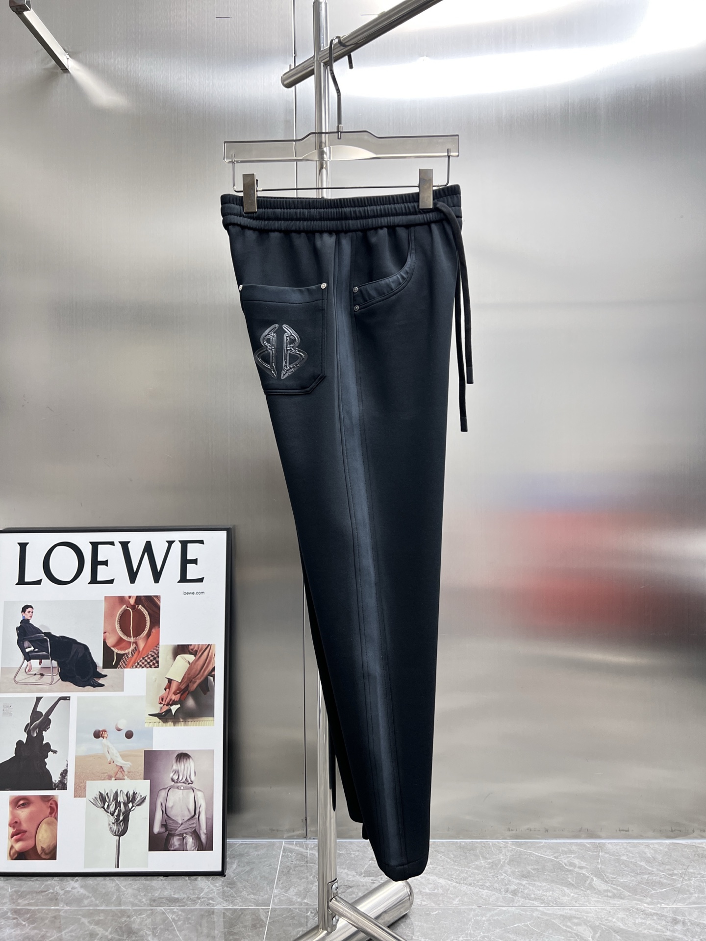 “Paris Family 2025 Spring & Summer Collection: High-End Tailored Fabrics & Impeccable Details” - 图片 3
