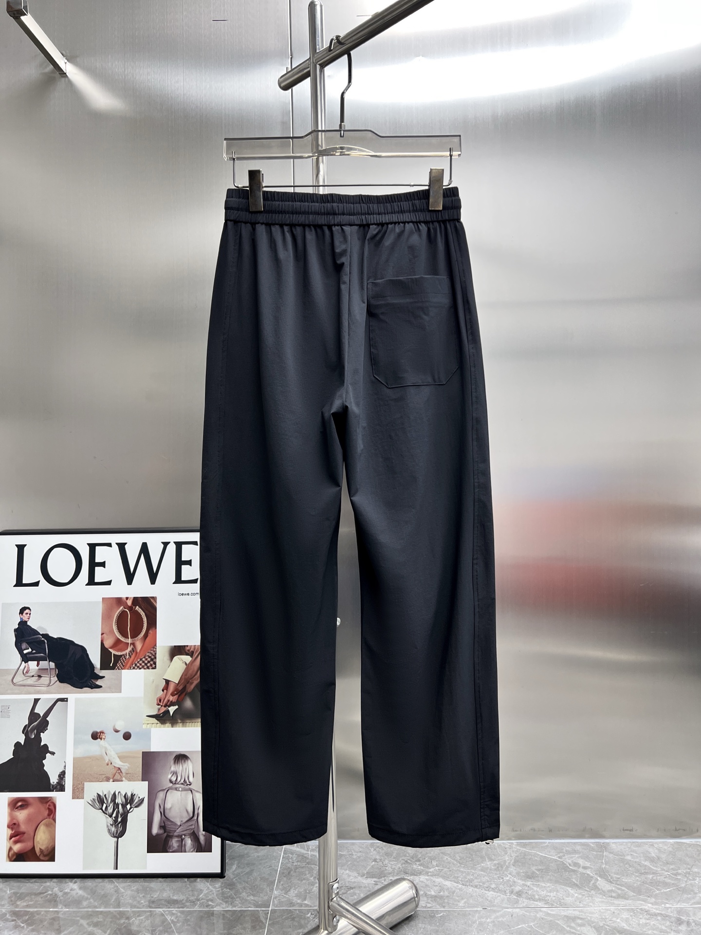 “High-End Spring 2025 Leisure Pants: Tailored Luxury with Impeccable Detail and Comfort” - 图片 2