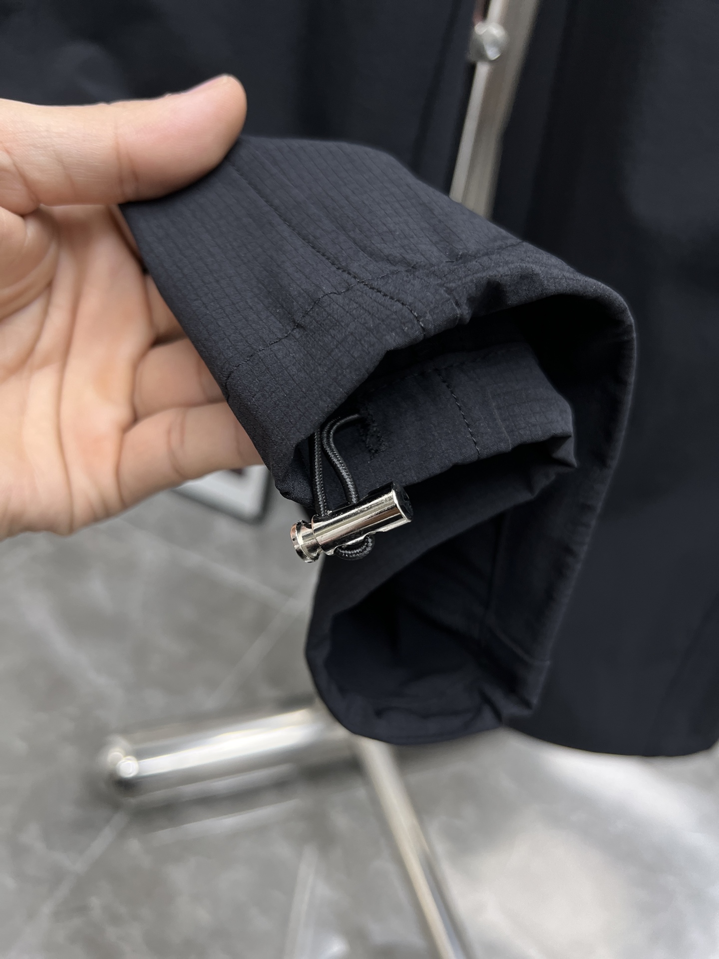 “High-End Spring 2025 Leisure Pants: Tailored Luxury with Impeccable Detail and Comfort” - 图片 9