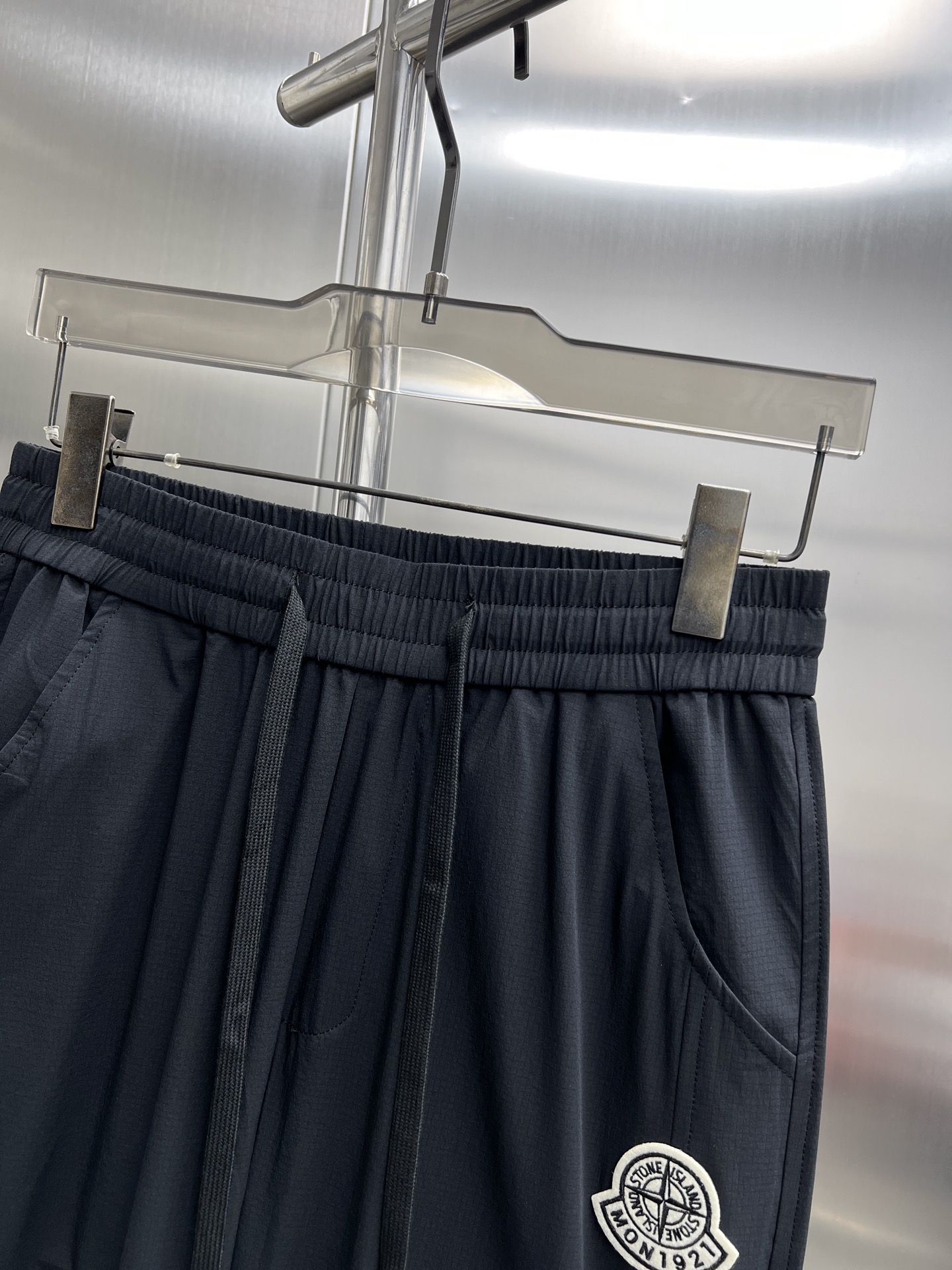 “High-End Spring 2025 Leisure Pants: Tailored Luxury with Impeccable Detail and Comfort” - 图片 3