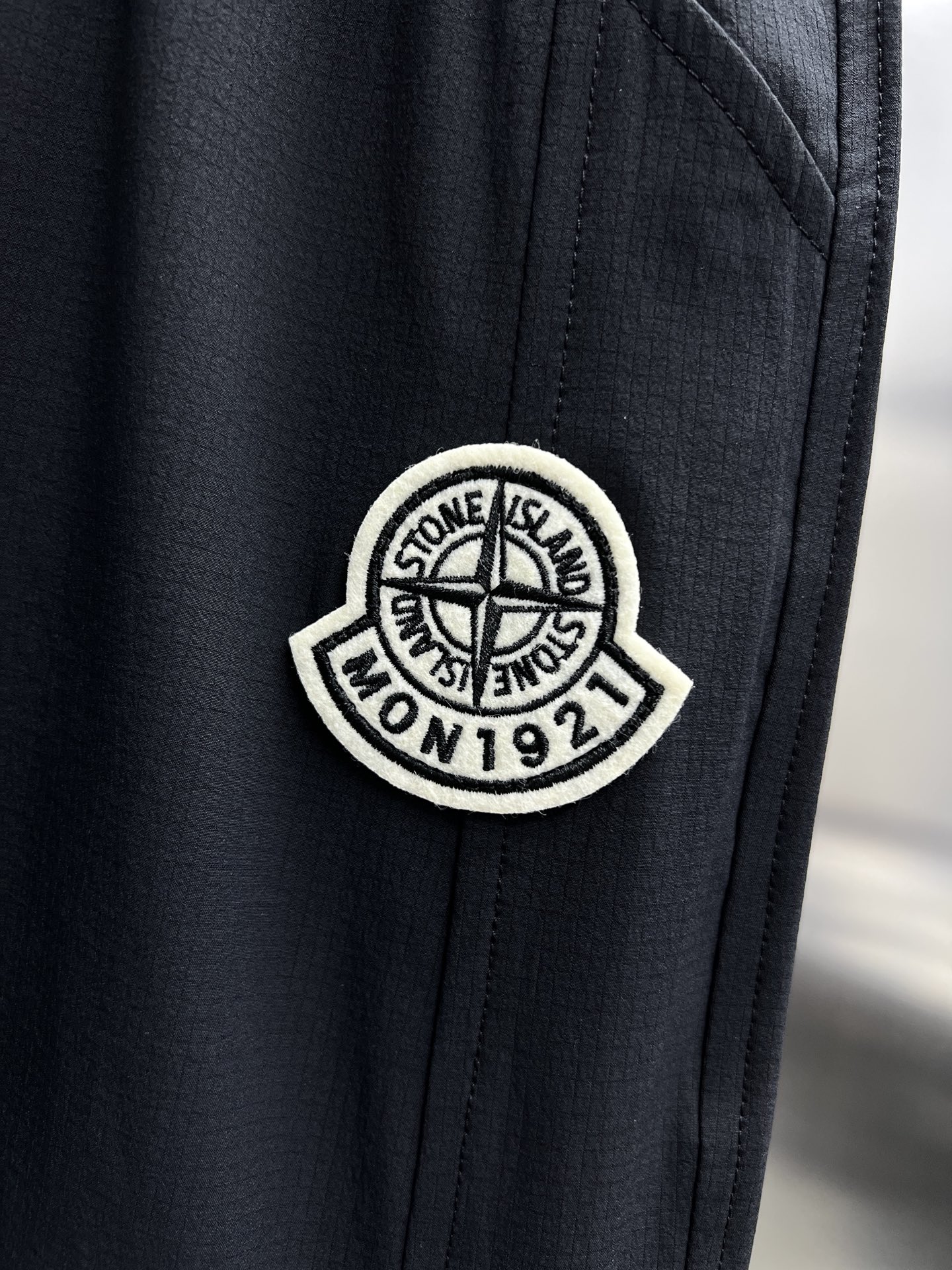 “High-End Spring 2025 Leisure Pants: Tailored Luxury with Impeccable Detail and Comfort” - 图片 4