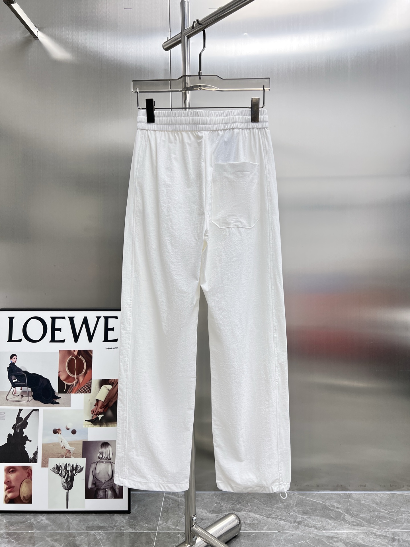 Luxury Gold Card Design: Tou Mouth Spring 2025 Leisure Pants with Tailored Comfort - 图片 2