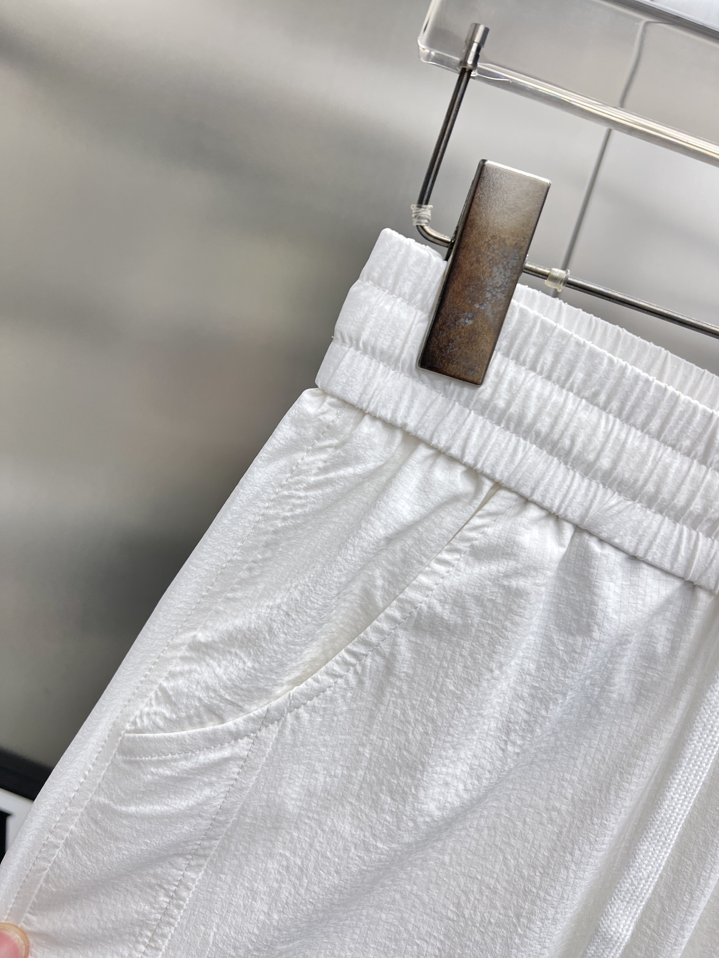 Luxury Gold Card Design: Tou Mouth Spring 2025 Leisure Pants with Tailored Comfort - 图片 6