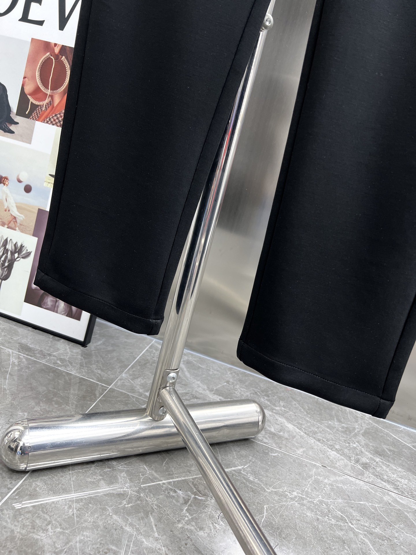 High-End Louis Vuitton Summer Pants: Gold Embroidery, Tailored Comfort, Impeccable Detail - 图片 8