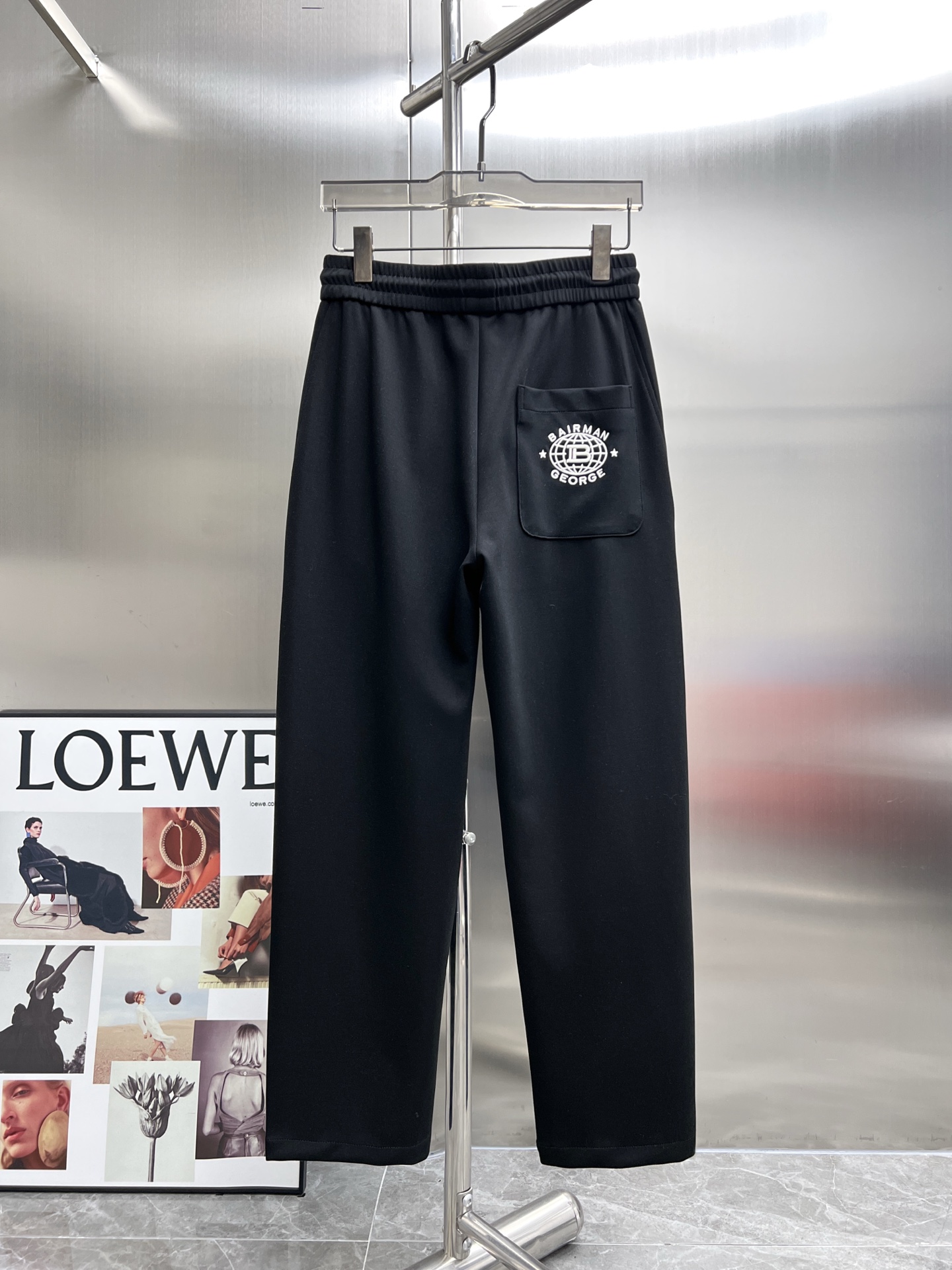 High-End Golden Embroidery Recreational Pants: Tailored for Style and Comfort - 图片 2