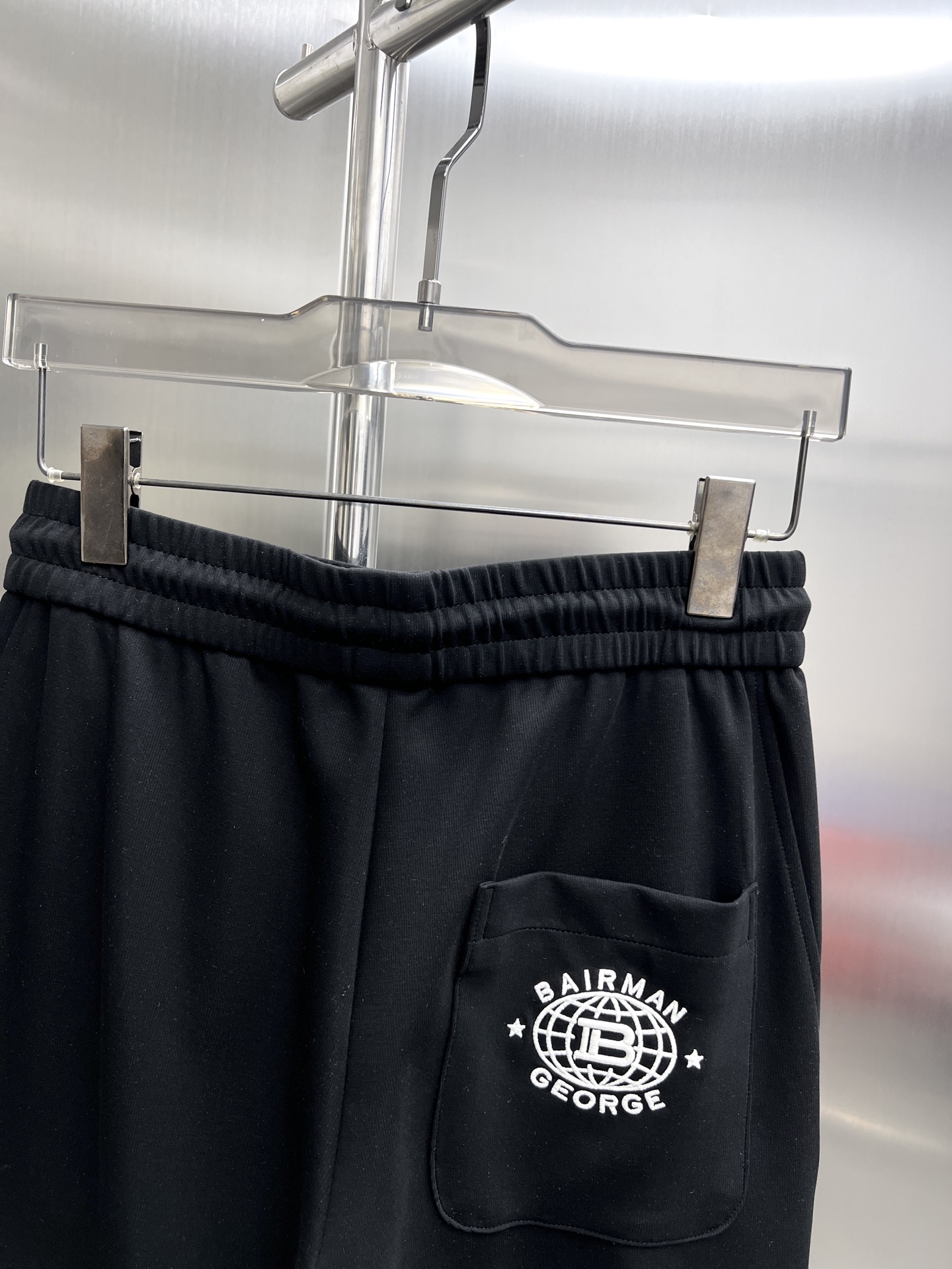 High-End Golden Embroidery Recreational Pants: Tailored for Style and Comfort - 图片 5