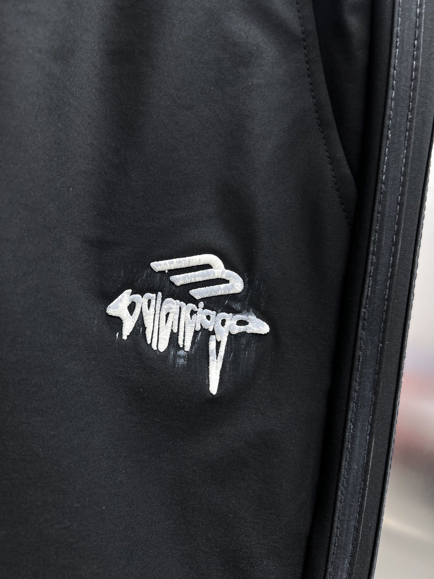 High-End Golden Embroidered Recreational Pants: 2025 Spring/Summer Collection - 图片 4