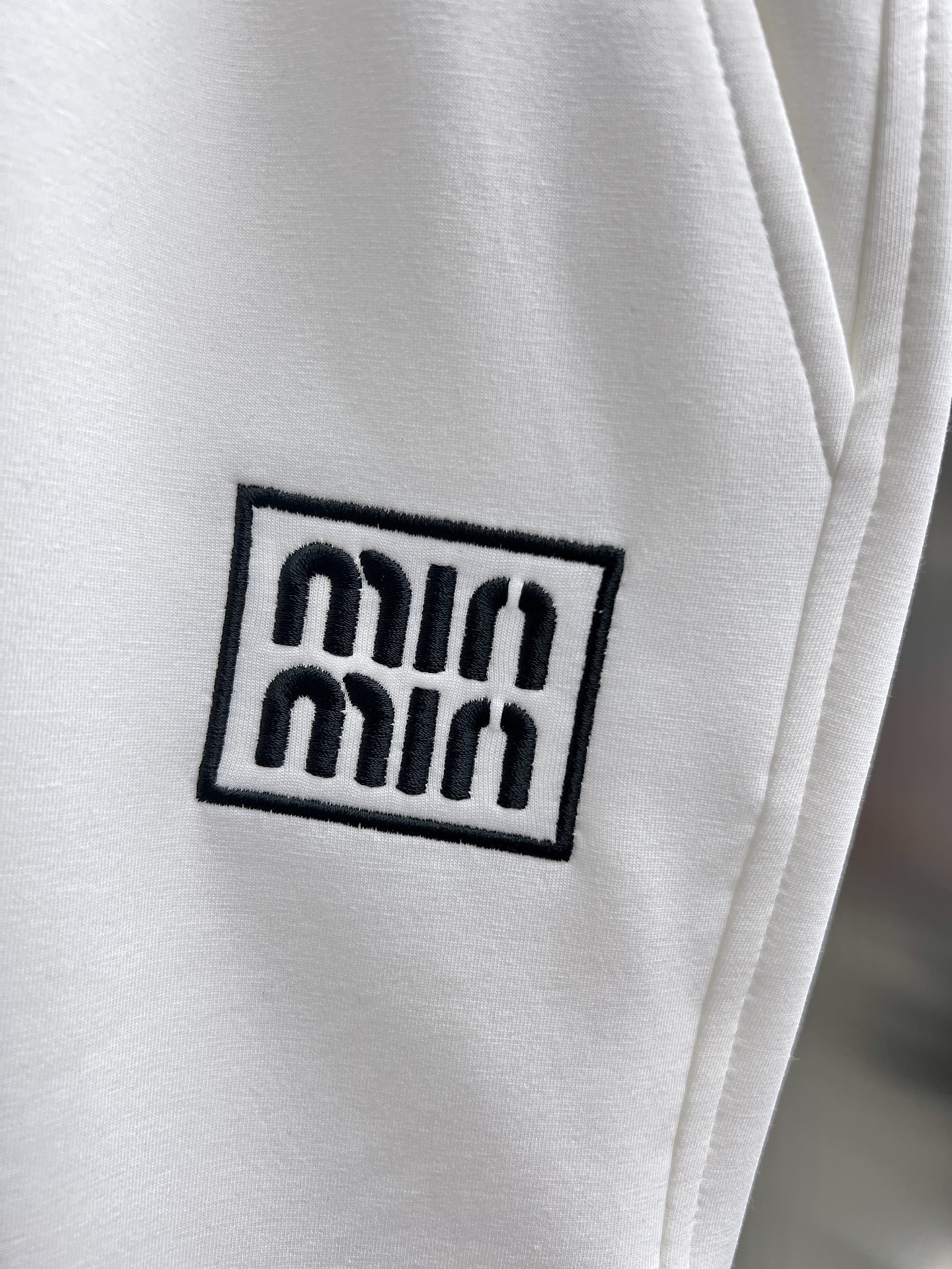 Miu Miu  休闲裤服装 4