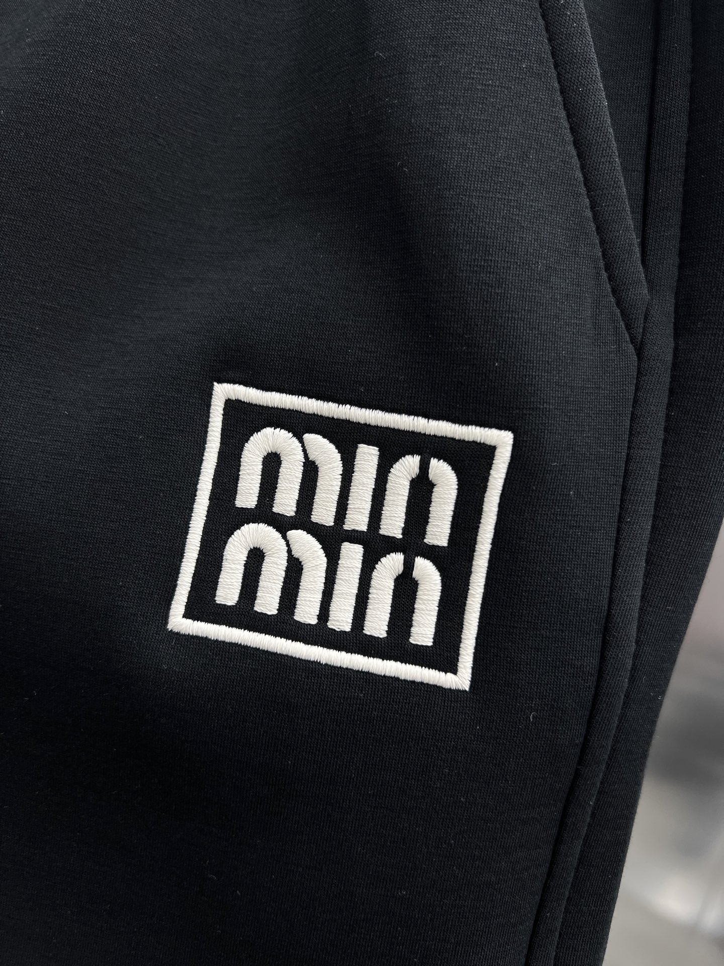 Miu Miu 休闲裤服装 4 Miu Miu 休闲裤服装 4