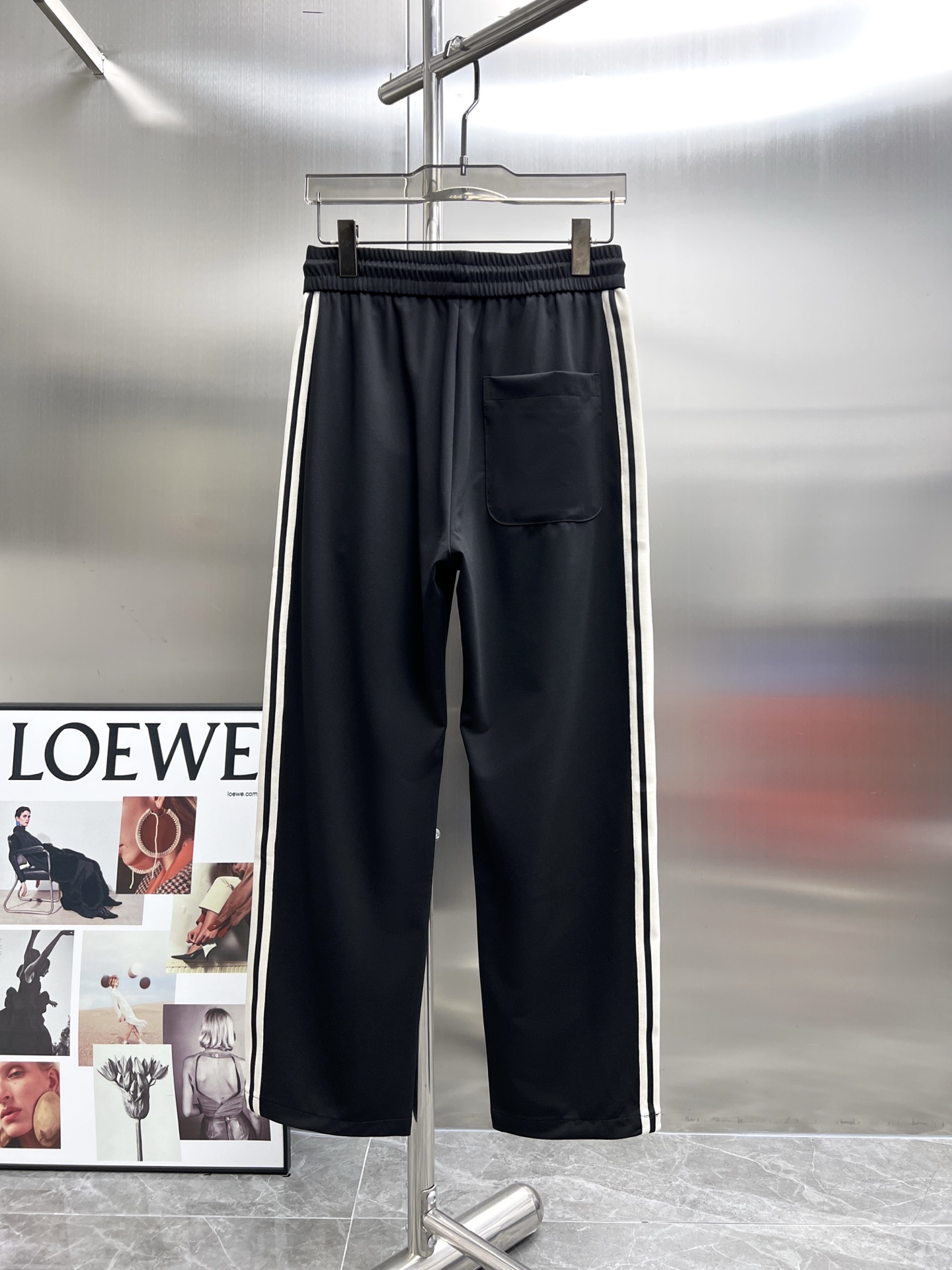 High-End Celine 2025 Leisure Pants: Golden-Dembling Logo, Tailored Faceware, Premium Quality - 图片 2