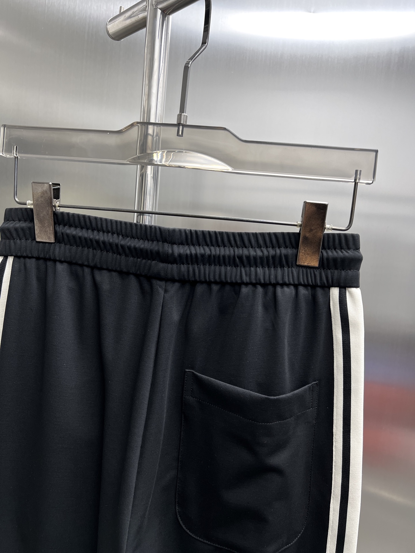 High-End Celine 2025 Leisure Pants: Golden-Dembling Logo, Tailored Faceware, Premium Quality - 图片 6