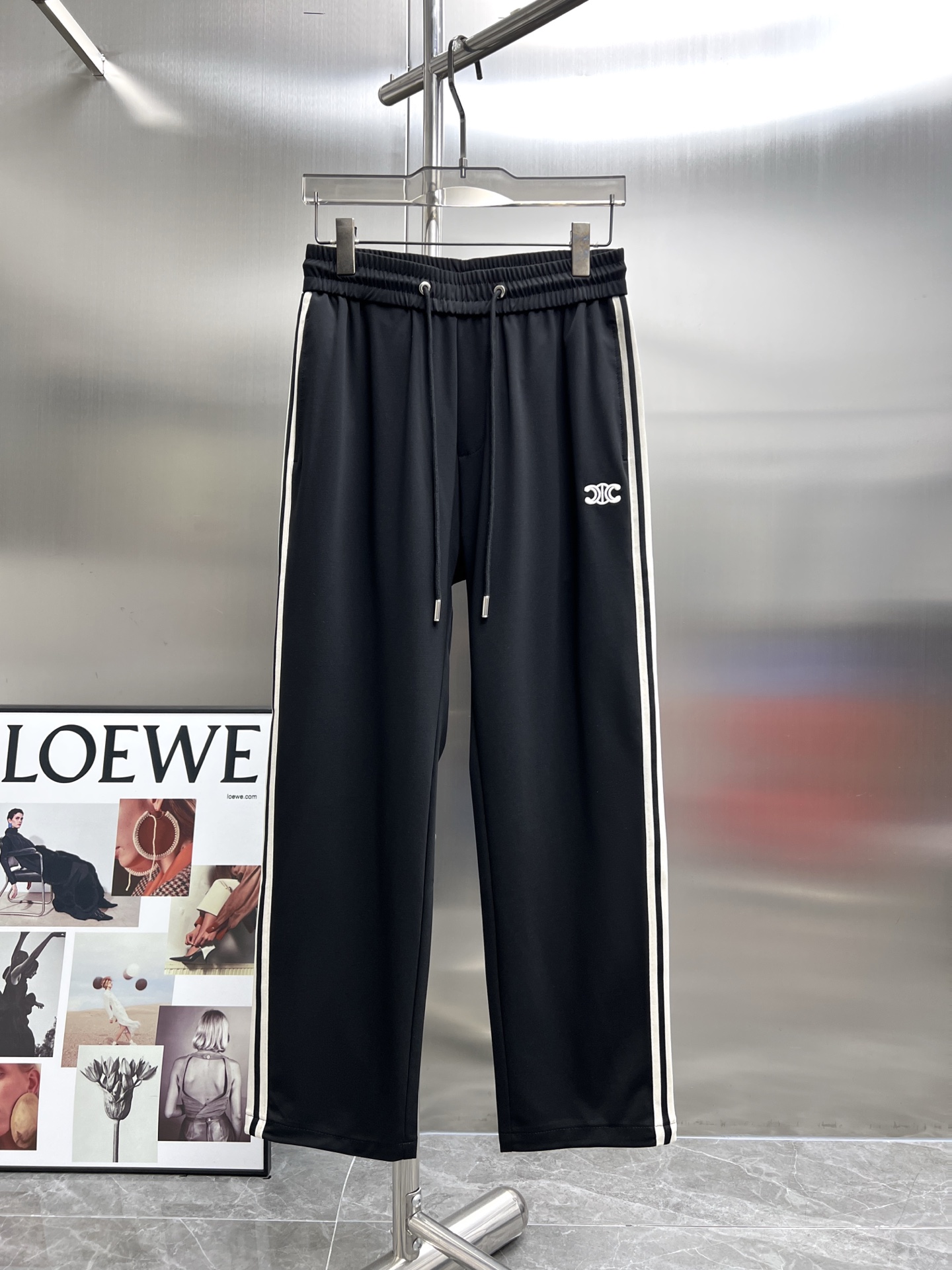 High-End Celine 2025 Leisure Pants: Golden-Dembling Logo, Tailored Faceware, Premium Quality - 图片 1