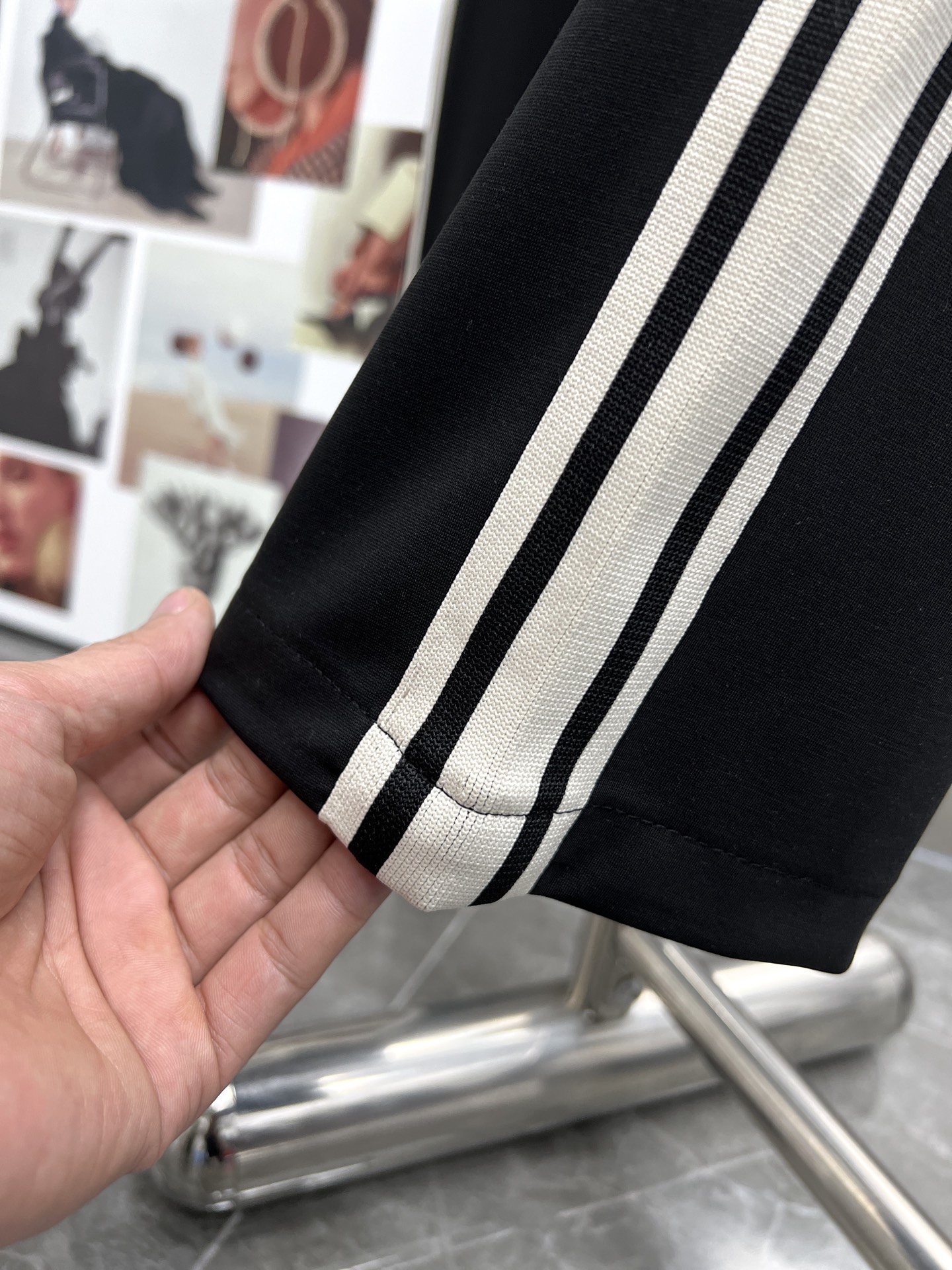 High-End Celine 2025 Leisure Pants: Golden-Dembling Logo, Tailored Faceware, Premium Quality - 图片 9