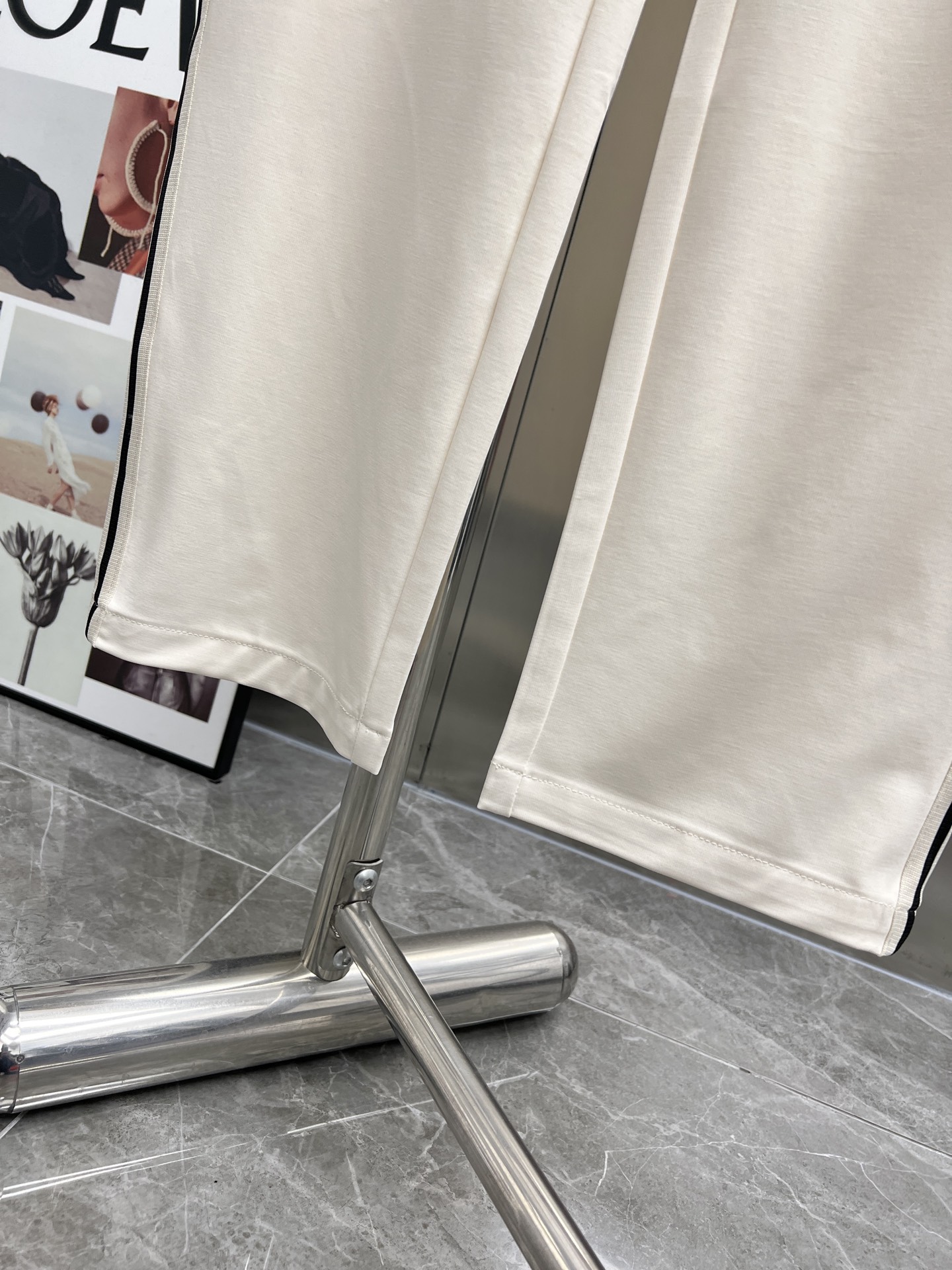 High-End Celine 2025 Leisure Pants: Golden Logo, Tailored Faceware, Premium Quality - 图片 8