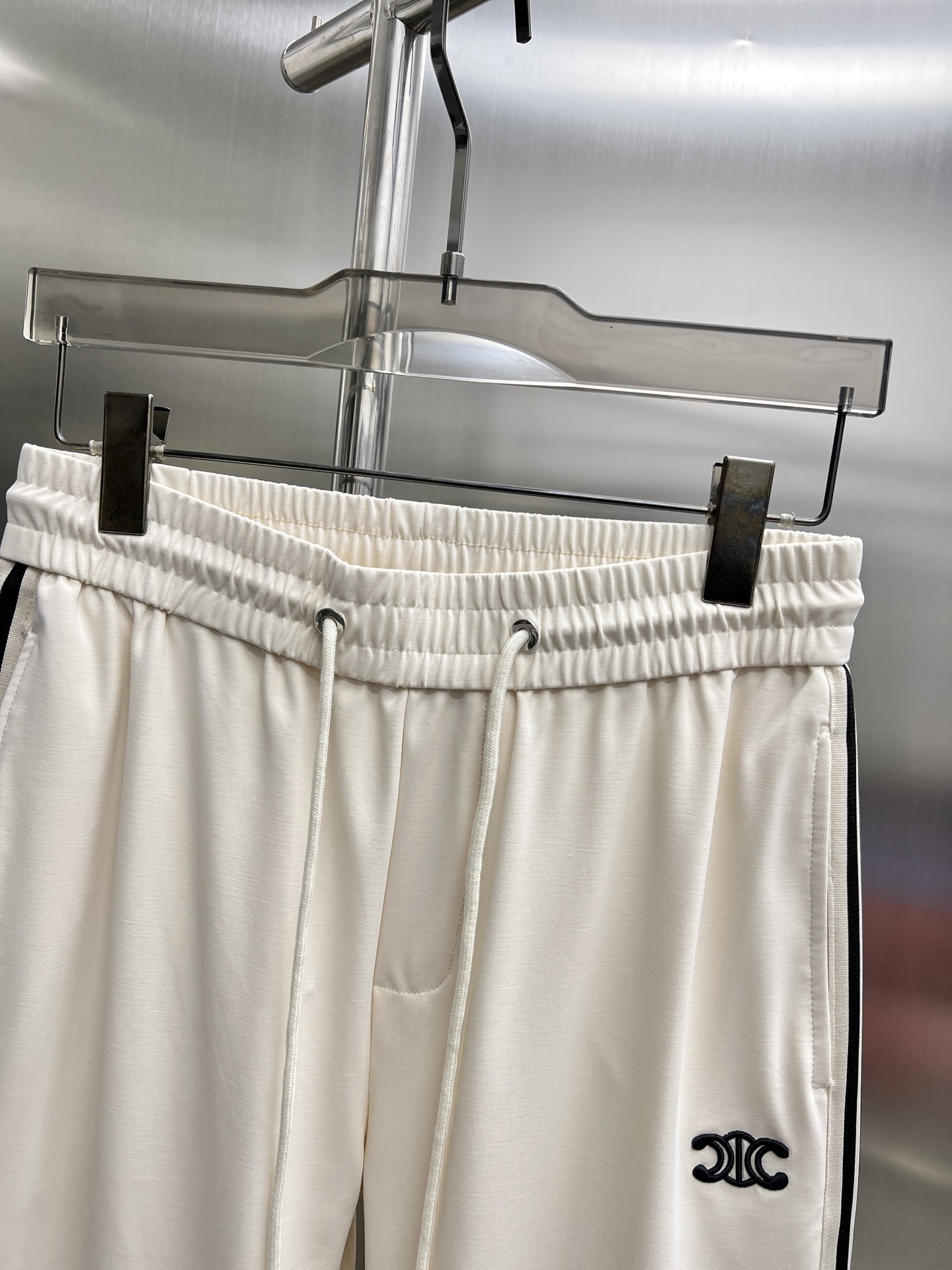 High-End Celine 2025 Leisure Pants: Golden Logo, Tailored Faceware, Premium Quality - 图片 4