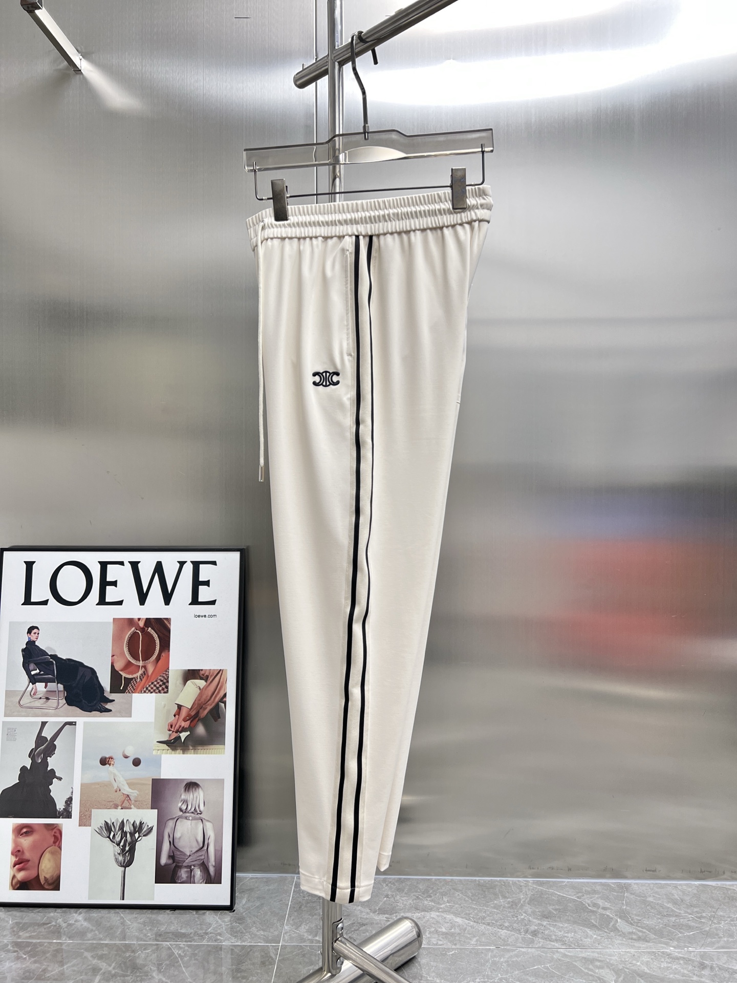 High-End Celine 2025 Leisure Pants: Golden Logo, Tailored Faceware, Premium Quality - 图片 3