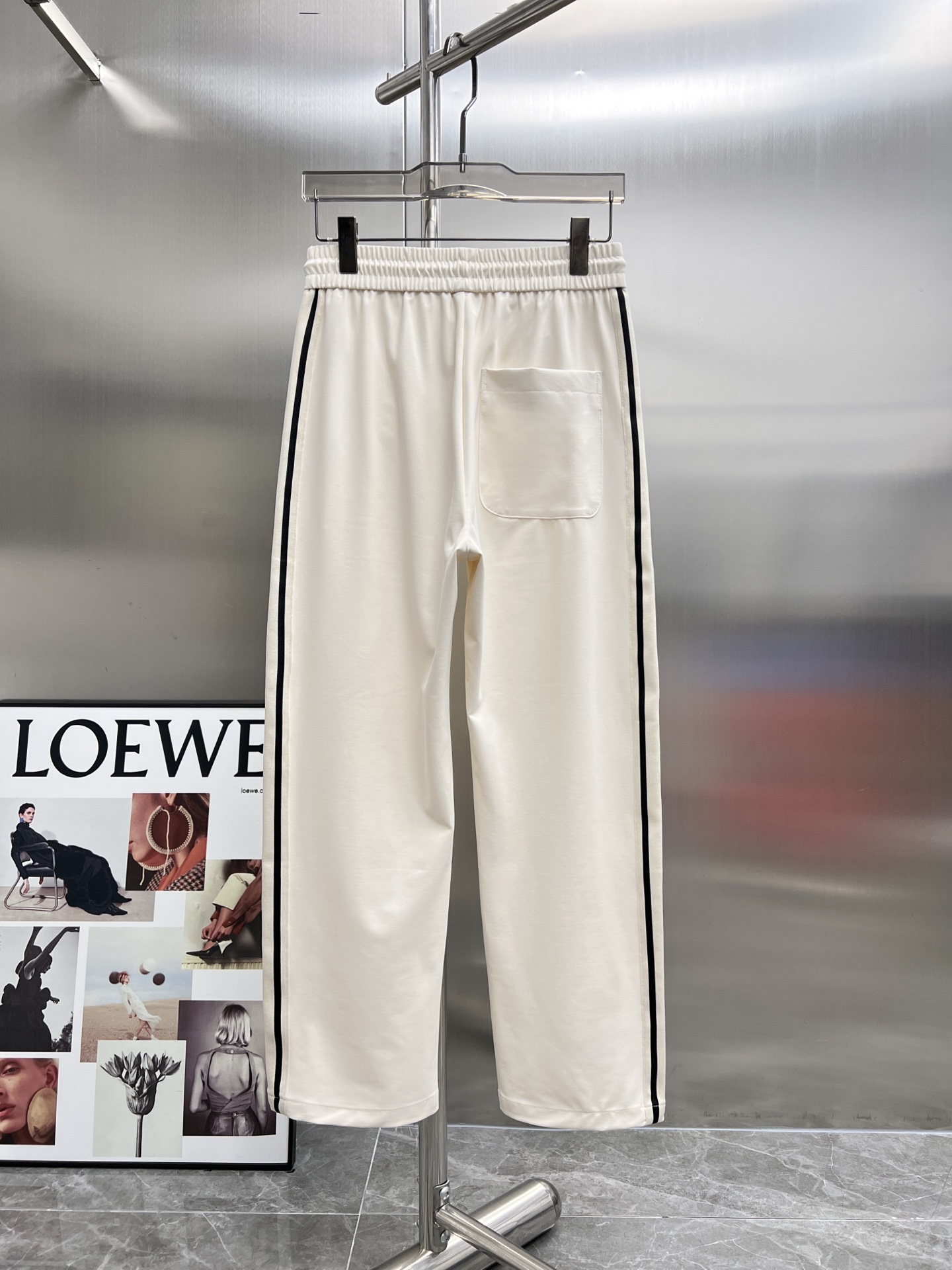 High-End Celine 2025 Leisure Pants: Golden Logo, Tailored Faceware, Premium Quality - 图片 2