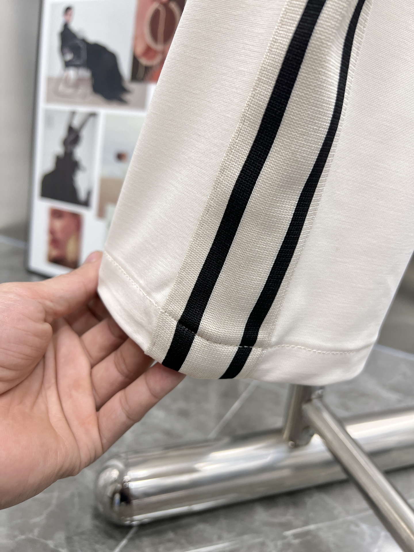 High-End Celine 2025 Leisure Pants: Golden Logo, Tailored Faceware, Premium Quality - 图片 9