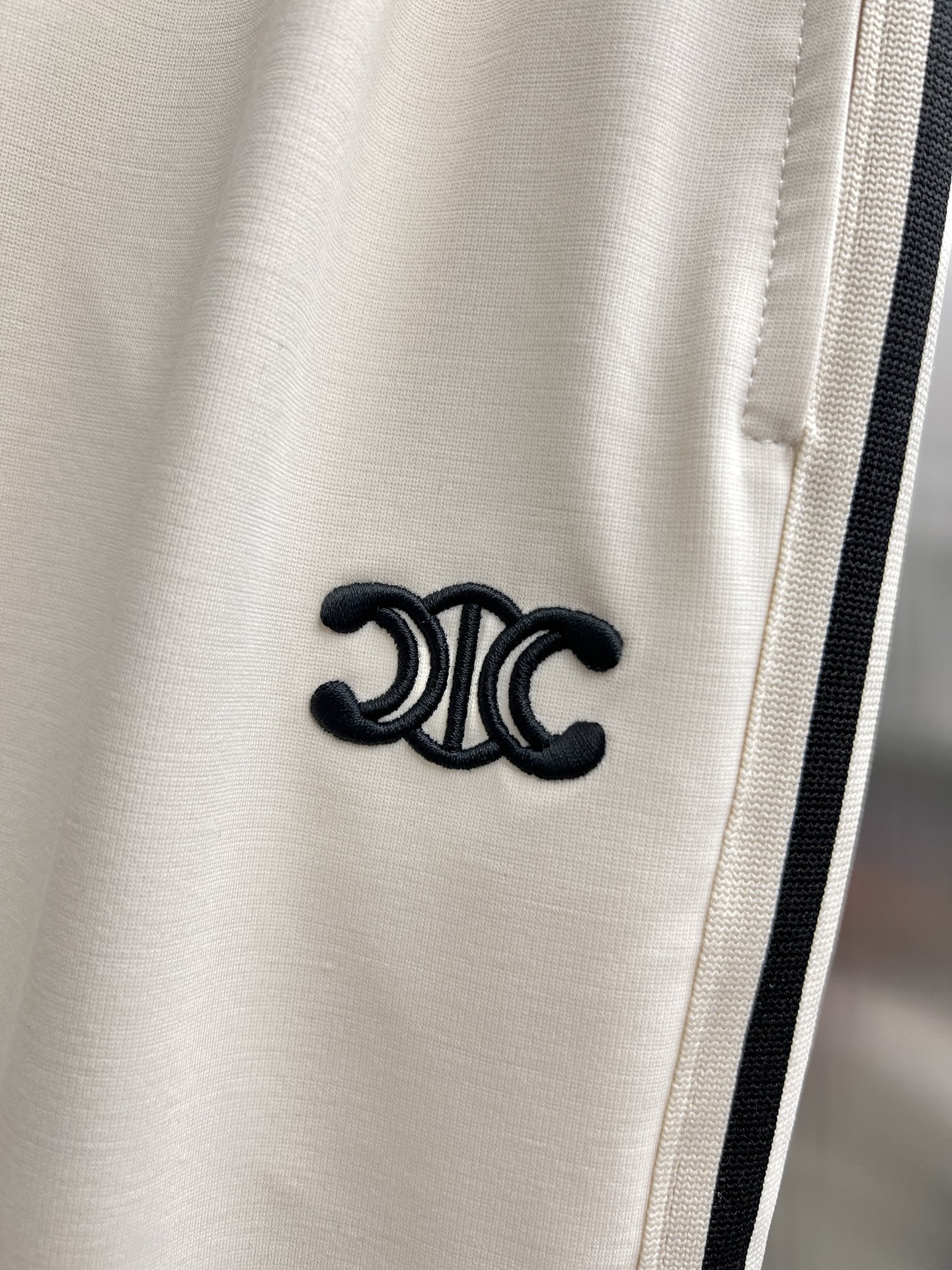 High-End Celine 2025 Leisure Pants: Golden Logo, Tailored Faceware, Premium Quality - 图片 5