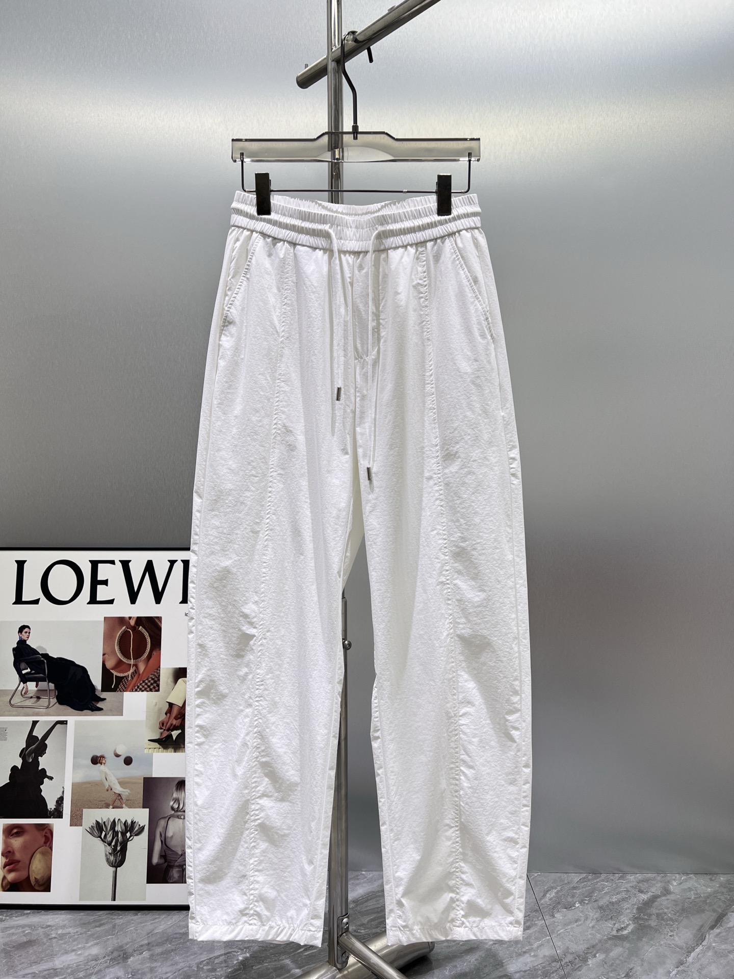 P145 Nuevo para primavera/verano 2026, pantalones casuales, tela personalizada exclusiva, color: blanco y negro, tallas…