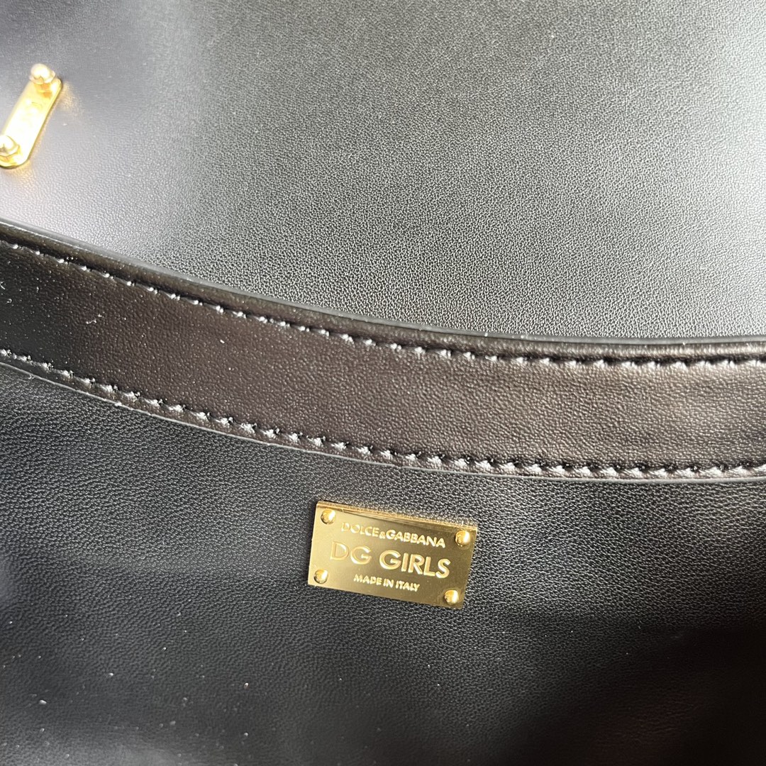 Givenchy Classic Handcrafted Luxury Leather Shoulder Bag Ref.926B82FA 9