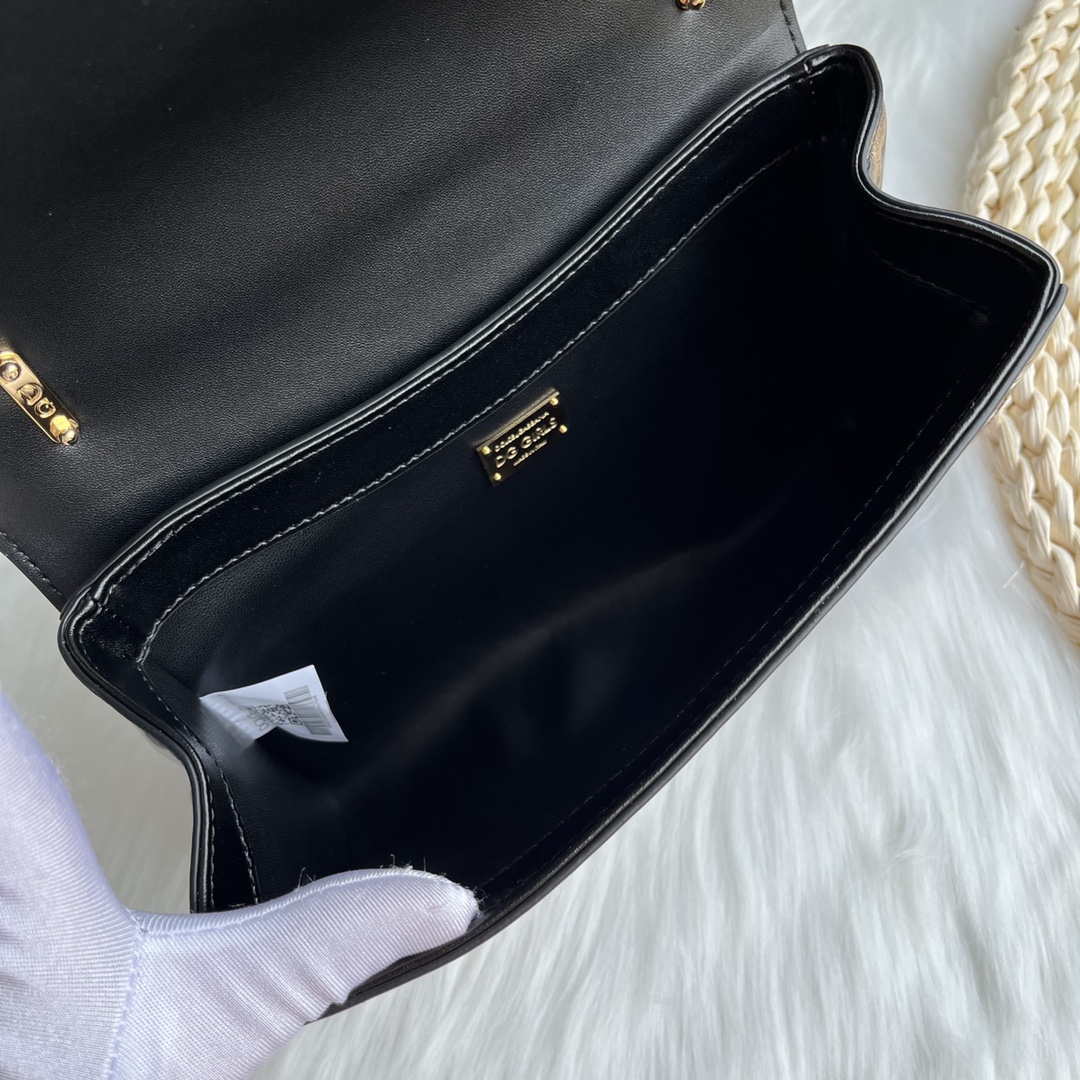 Givenchy Classic Handcrafted Luxury Leather Shoulder Bag Ref.926B82FA 8