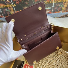 【Dolce & Gabbana 杜嘉班纳】❤️新款。款号:9111原单 ➰细腻手工制造 👏🏻采用进口牛皮👍🙅包身顶 【Dolce & Gabbana 杜嘉班纳】❤️新款。款号:9111原单 ➰细腻手工制造 👏🏻采用进口牛皮👍🙅包身顶