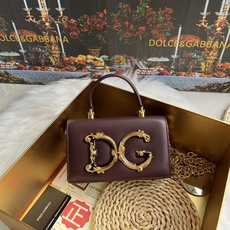 【Dolce & Gabbana 杜嘉班纳】❤️新款。款号:9111原单 ➰细腻手工制造 👏🏻采用进口牛皮👍🙅包身顶 【Dolce & Gabbana 杜嘉班纳】❤️新款。款号:9111原单 ➰细腻手工制造 👏🏻采用进口牛皮👍🙅包身顶