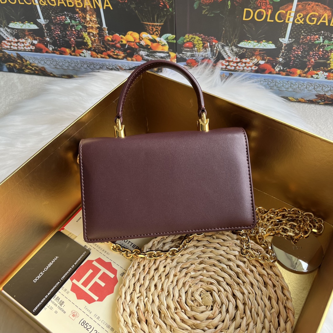【Dolce & Gabbana 杜嘉班纳】❤️新款。款号:9111原单 ➰细腻手工制造 👏🏻采用进口牛皮👍🙅包身顶 【Dolce & Gabbana 杜嘉班纳】❤️新款。款号:9111原单 ➰细腻手工制造 👏🏻采用进口牛皮👍🙅包身顶