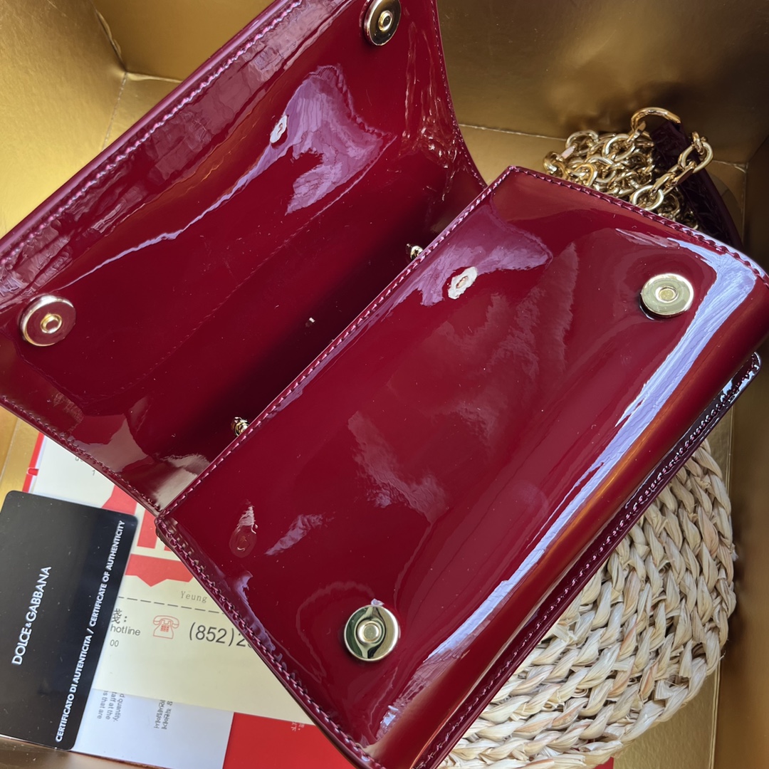 【Dolce & Gabbana 杜嘉班纳】❤️新款。款号：9111漆皮 原单   ➰细腻手工制造 👏🏻采用进口牛皮👍🙅