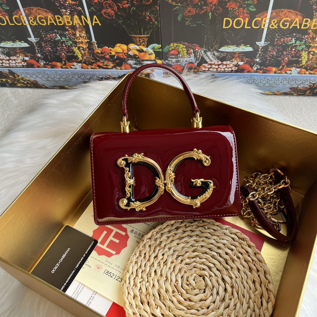 【Dolce & Gabbana 杜嘉班纳】❤️新款。款号：9111漆皮 原单   ➰细腻手工制造 👏🏻采用进口牛皮👍🙅