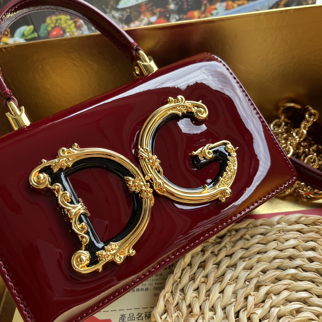 【Dolce & Gabbana 杜嘉班纳】❤️新款。款号：9111漆皮 原单   ➰细腻手工制造 👏🏻采用进口牛皮👍🙅