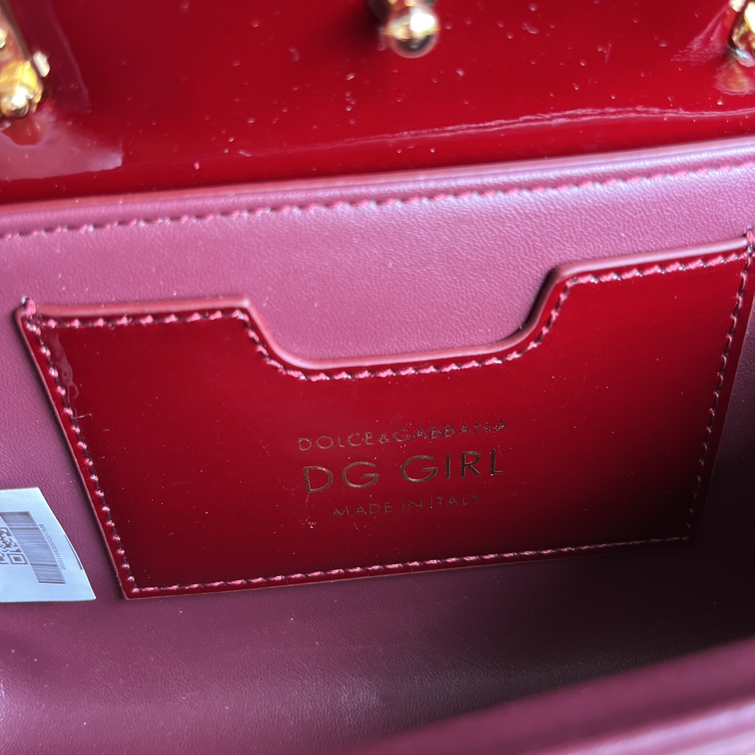 【Dolce & Gabbana 杜嘉班纳】❤️新款。款号：9111漆皮 原单   ➰细腻手工制造 👏🏻采用进口牛皮👍🙅