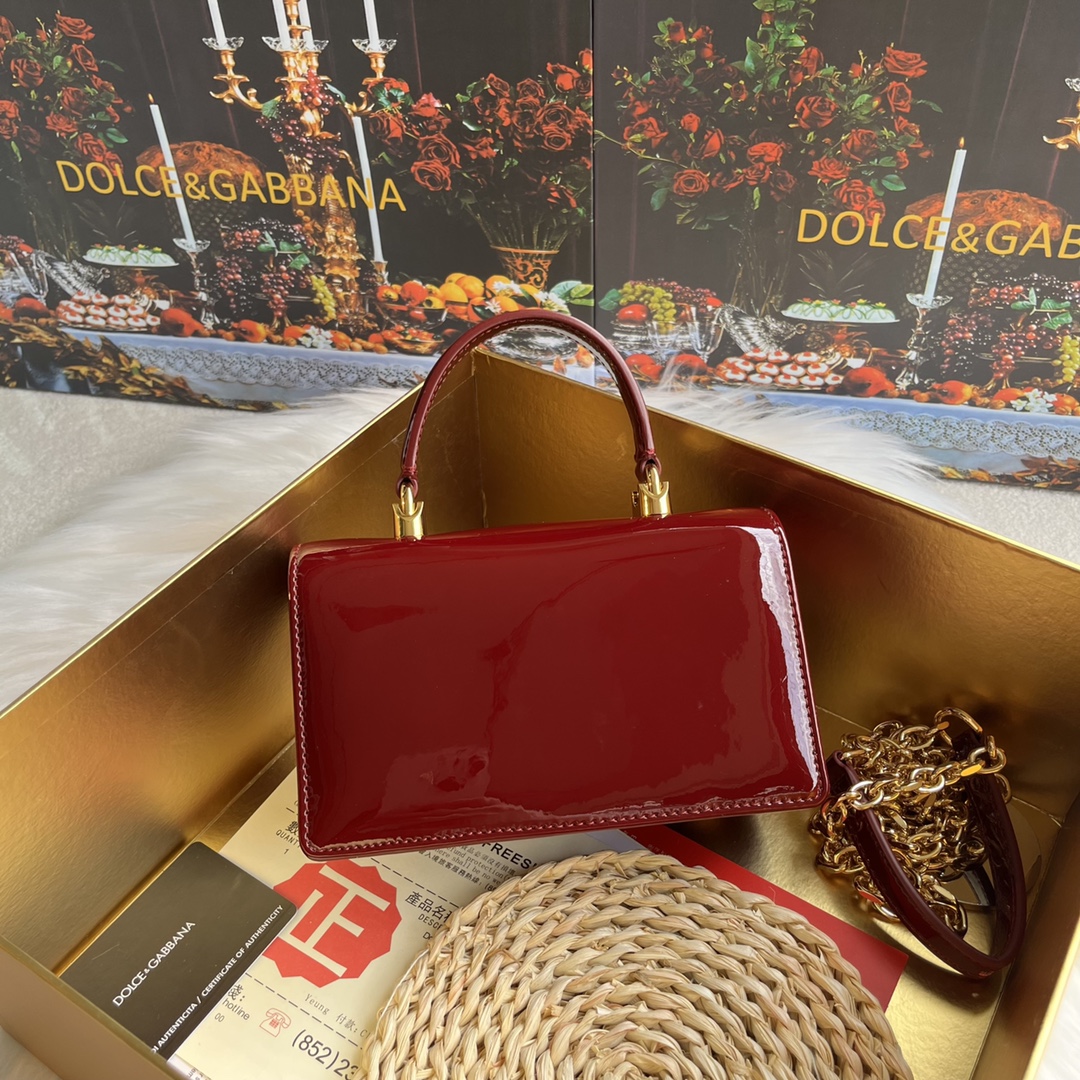 【Dolce & Gabbana 杜嘉班纳】❤️新款。款号：9111漆皮 原单   ➰细腻手工制造 👏🏻采用进口牛皮👍🙅