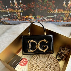【Dolce & Gabbana 杜嘉班纳】❤️新款。款号:9111漆皮 原单 ➰细腻手工制造 👏🏻采用进口牛皮👍🙅 【Dolce & Gabbana 杜嘉班纳】❤️新款。款号:9111漆皮 原单 ➰细腻手工制造 👏🏻采用进口牛皮👍🙅