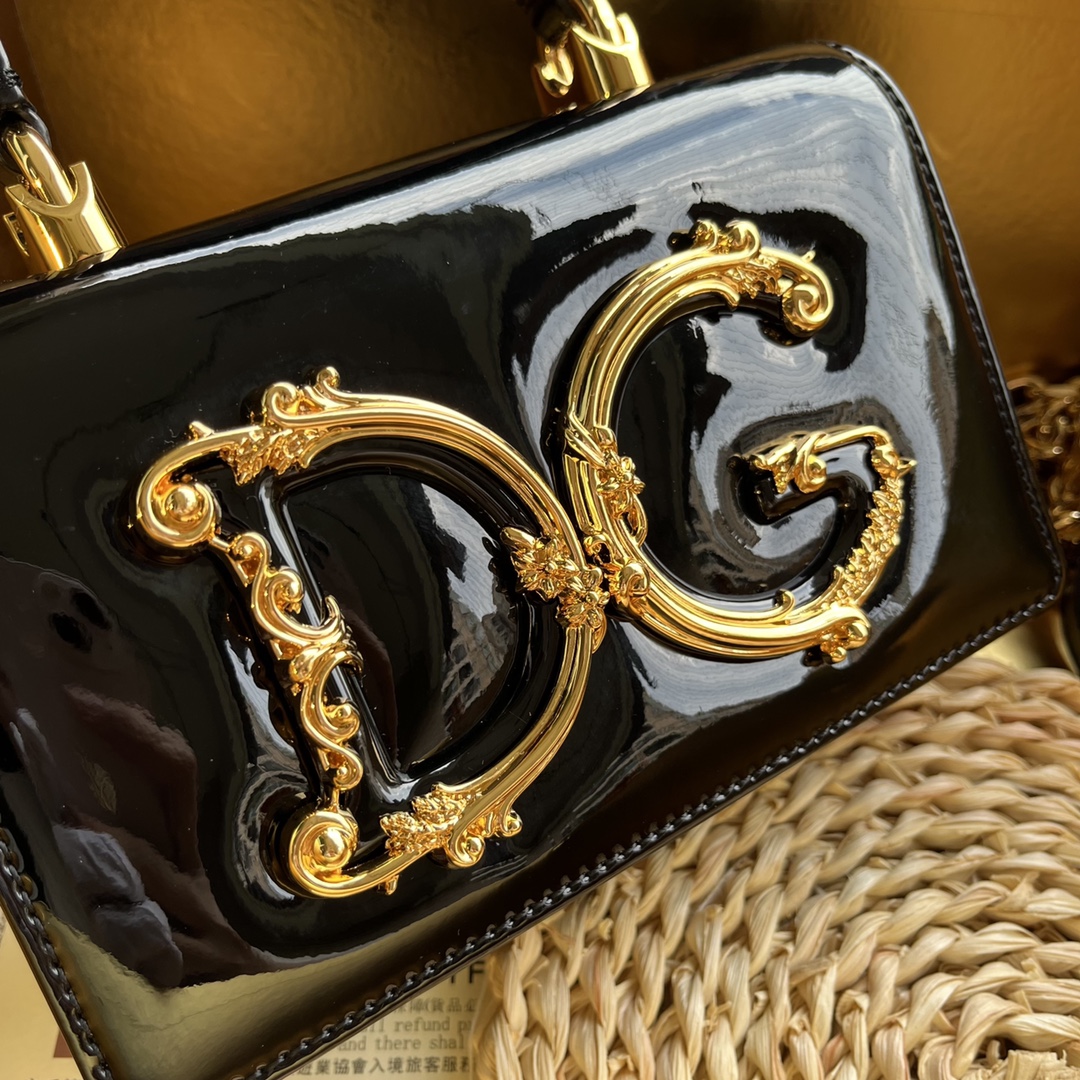 【Dolce & Gabbana 杜嘉班纳】❤️新款。款号:9111漆皮 原单 ➰细腻手工制造 👏🏻采用进口牛皮👍🙅 【Dolce & Gabbana 杜嘉班纳】❤️新款。款号:9111漆皮 原单 ➰细腻手工制造 👏🏻采用进口牛皮👍🙅