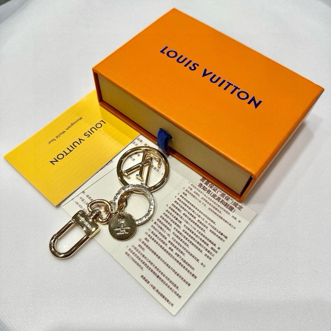 Louis Vuitton LV Circle M68000