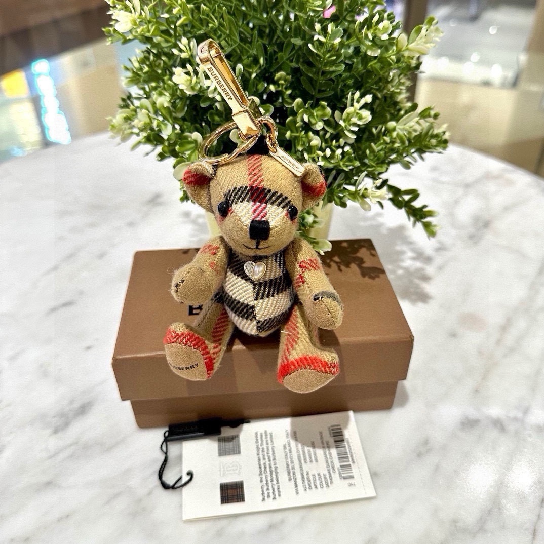 Burberry Velvet Teddy Bear Keychain: High-Quality, Symmetrical Design, Soft Fabric, Toxic-Free Filling - 图片 7
