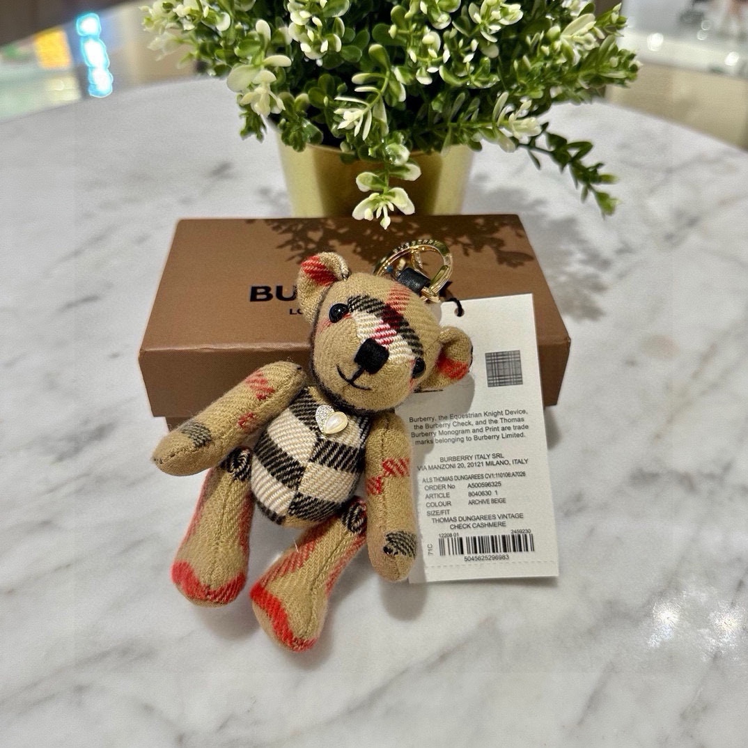 Burberry Velvet Teddy Bear Keychain: High-Quality, Symmetrical Design, Soft Fabric, Toxic-Free Filling - 图片 4