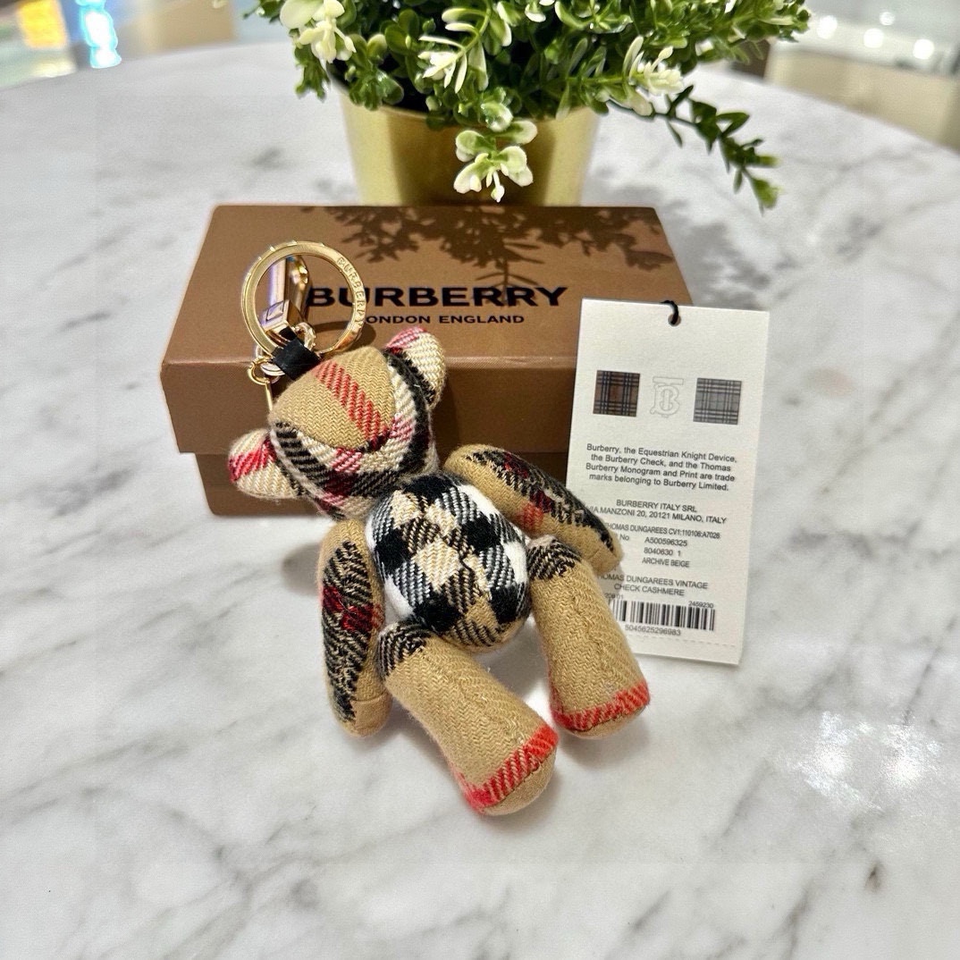 Burberry Velvet Teddy Bear Keychain: High-Quality, Symmetrical Design, Soft Fabric, Toxic-Free Filling - 图片 5