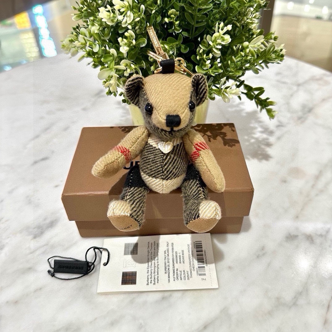 Burberry Teddy Bear with Velvet and Key Buttons on Sale Now - 图片 7